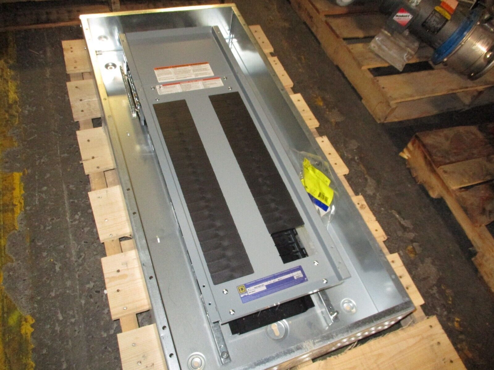 Square D NF Panelboard Interior w/ Box & Cover CM440738080120001 Box: MH44 225A