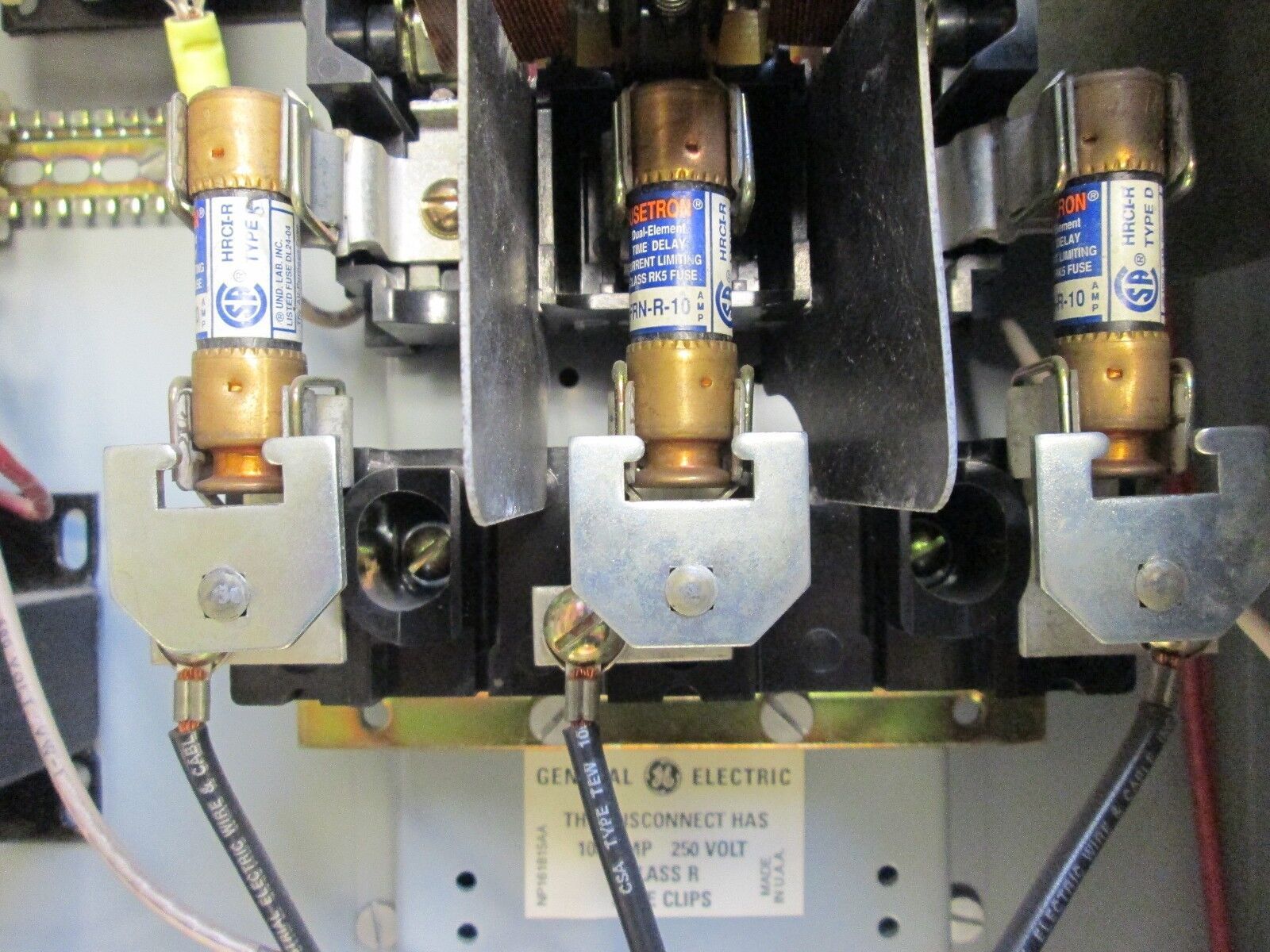 GE Fusible Two Speed Combination CR311S1822PAATAJ 120V Coil Size 1 Nema 1 Enc.