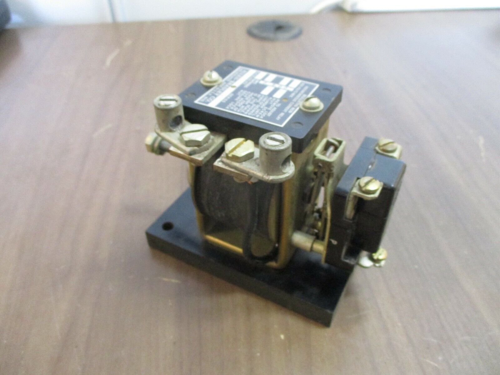 Allen-Bradley Instantaneous Current Relay 809A2 Ser. A 3A Continuous 600V Used