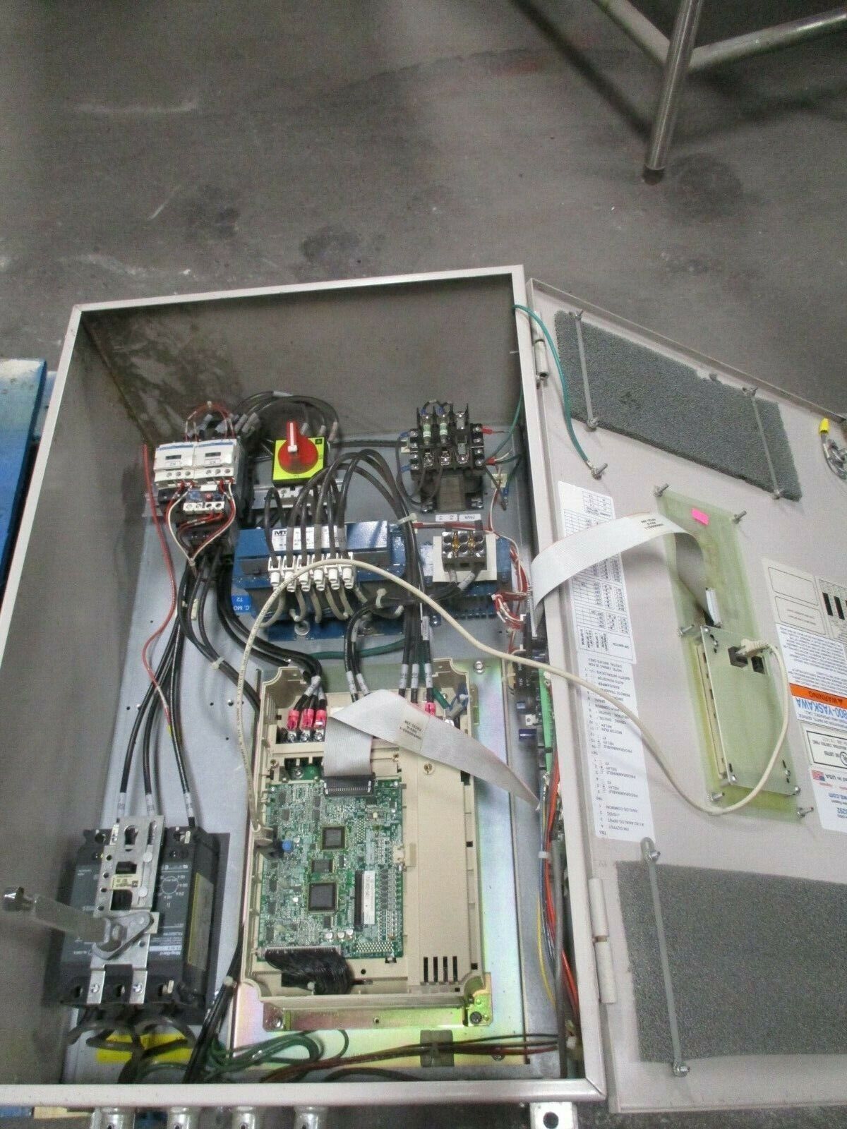 Yaskawa E7 AC Drive w/ Bypass E7LVA028CGX 15HP 3Ph 240V Used