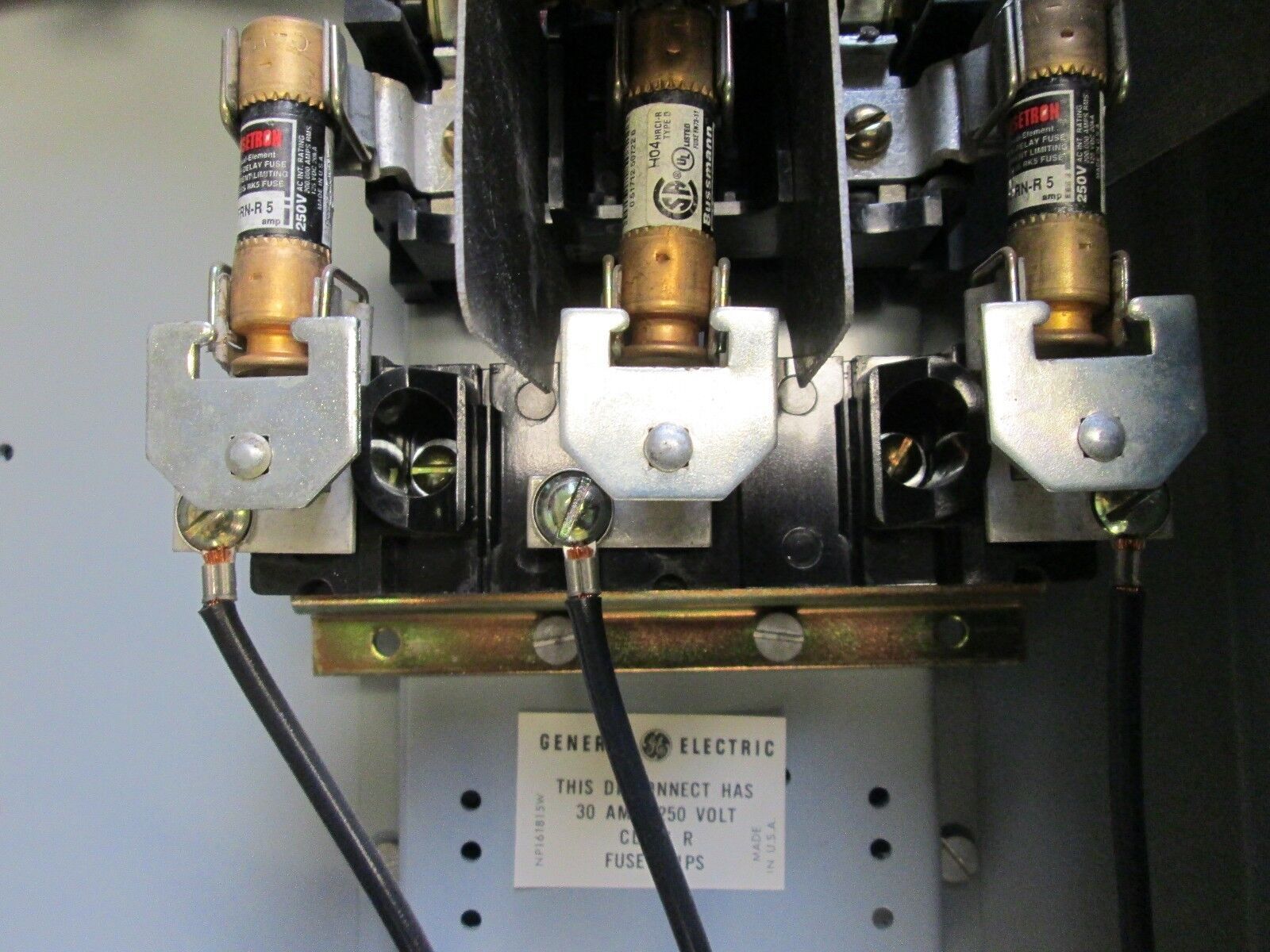 GE Fusible Two Speed Combination CR311K1822PABTTJ 120V Coil Size 1 Nema 1 Enc.