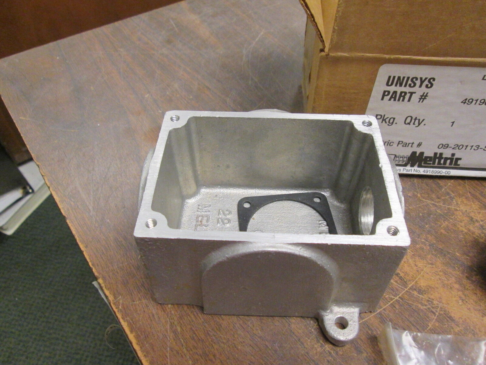 Meltric Receptacle w/ Base 09-20113-S 15A 600V New Surplus