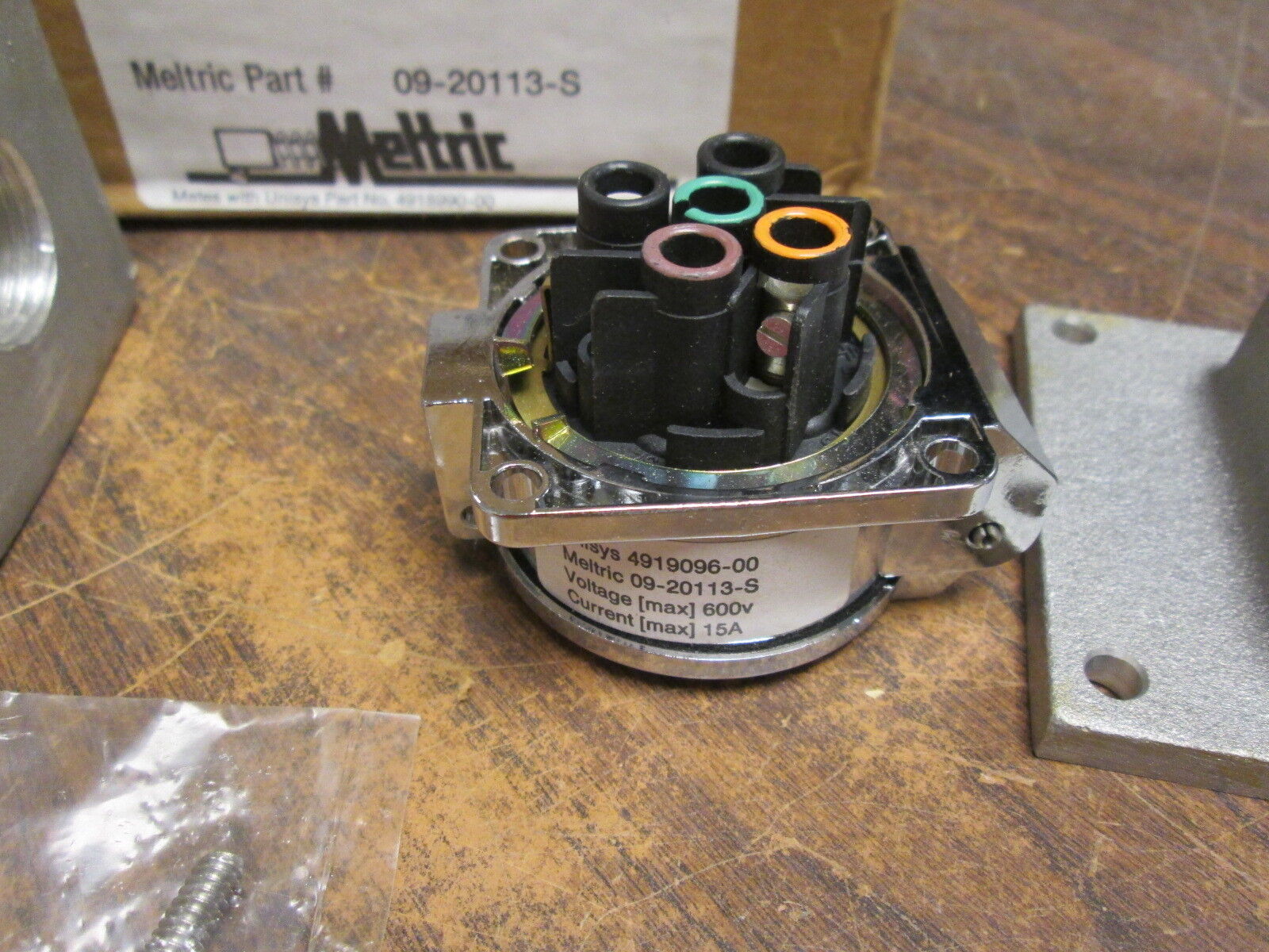 Meltric Receptacle w/ Base 09-20113-S 15A 600V New Surplus