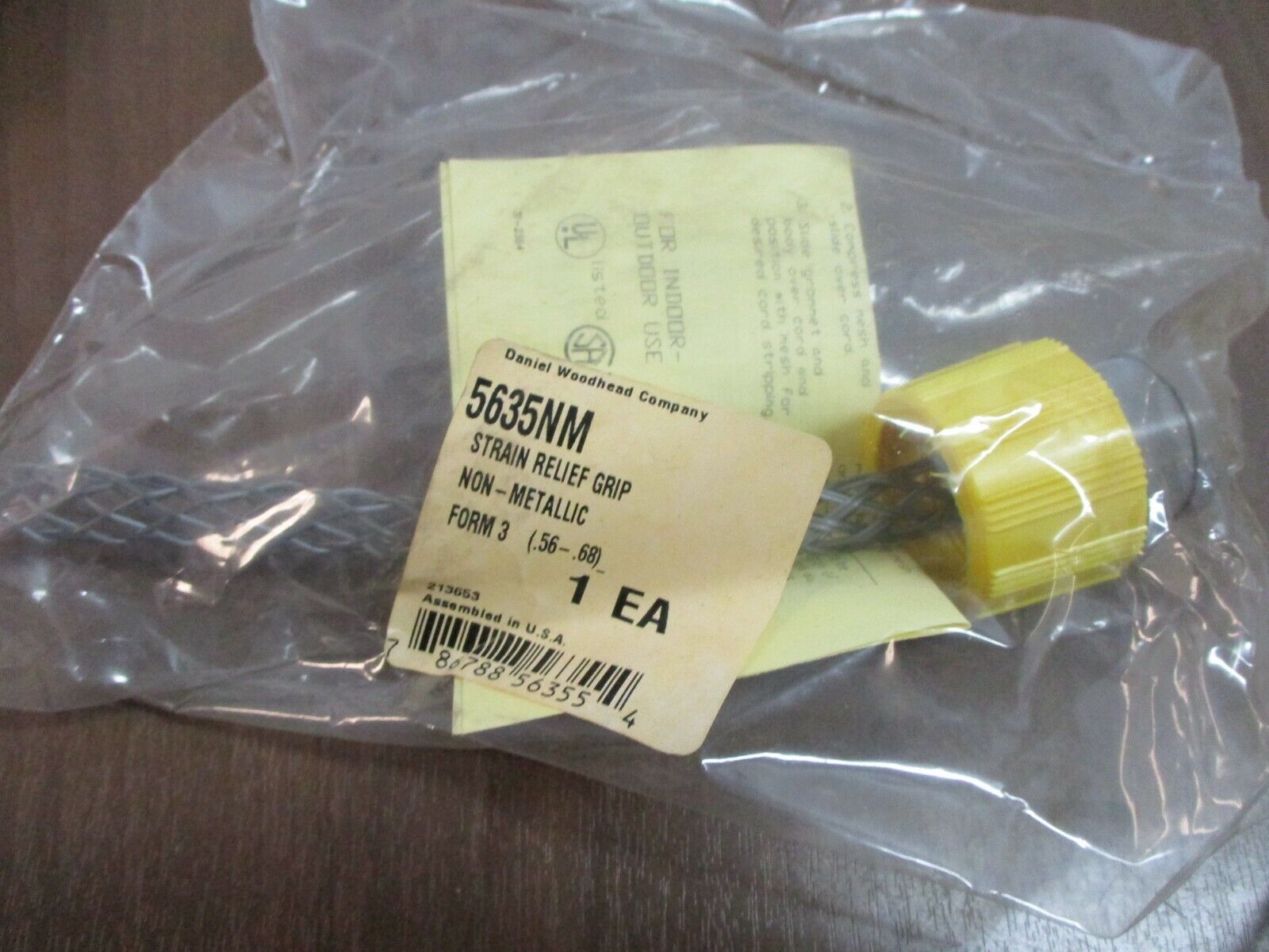 Daniel Woodhead Strain Relief Grip 5635NM Non-Metallic New Surplus