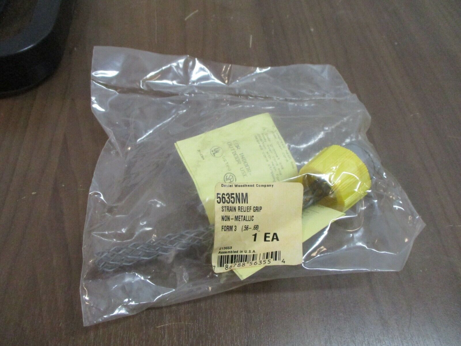 Daniel Woodhead Strain Relief Grip 5635NM Non-Metallic New Surplus