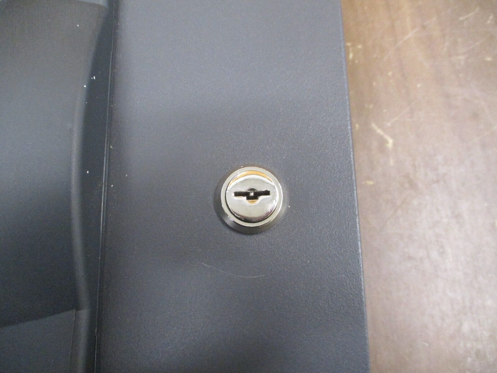 Emerson Liebert Network Switch VNSA8-ICOM Rev. 6 8-Port w/ icom *Locked* Used