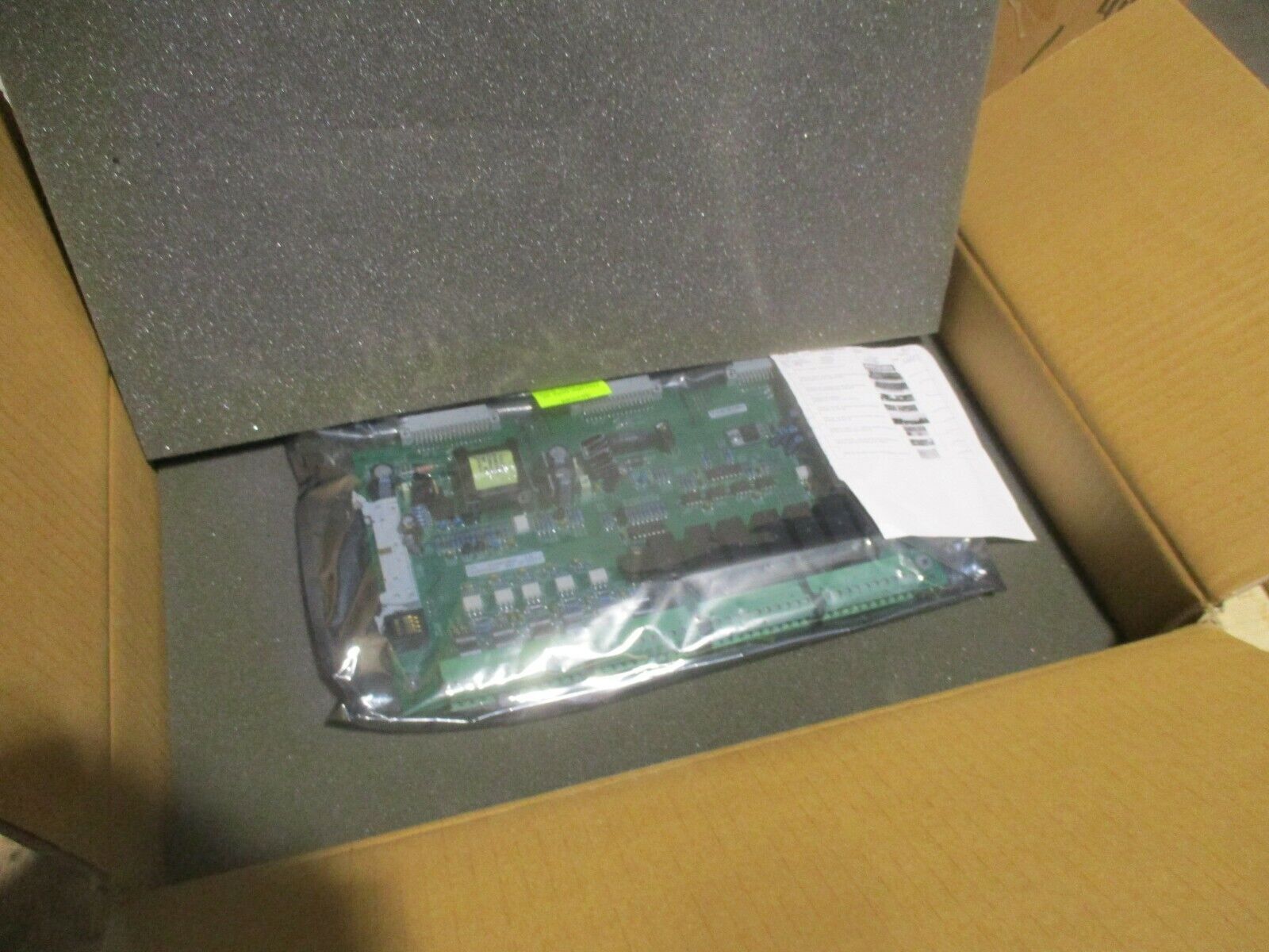 APC UPS PCB 1M0050028002 JB 05 New Surplus