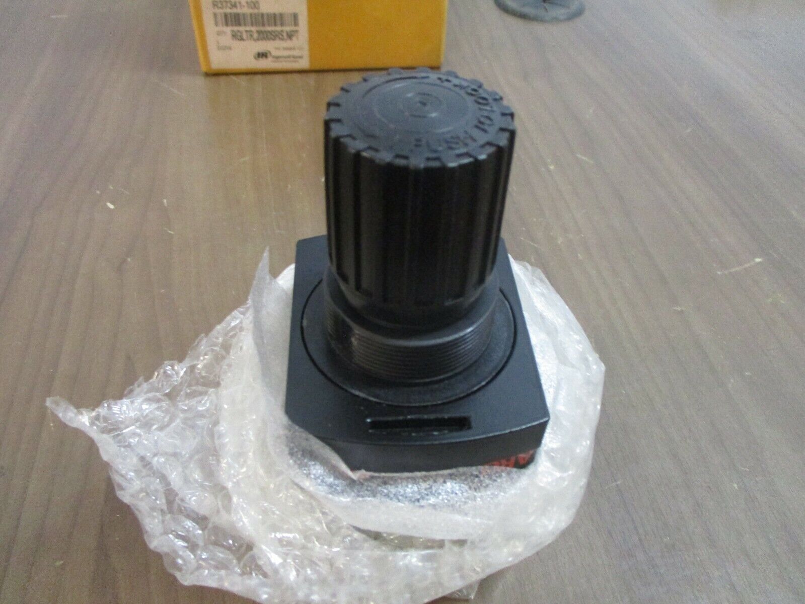 Ingersoll Rand Aro Regulator R37341-100 5-125 PSIG New Surplus