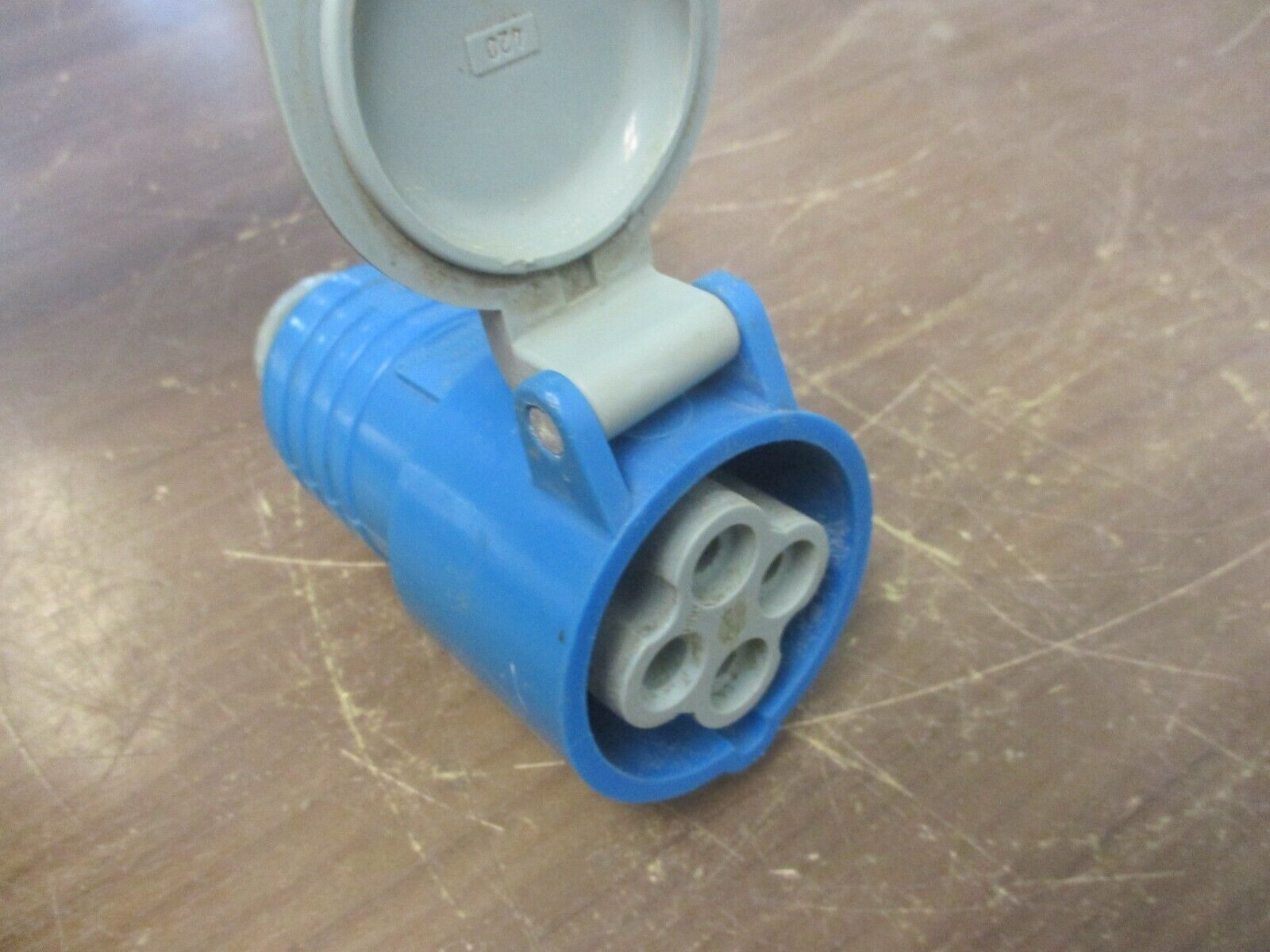 Hubbell Connector 420C9 20A 250V 3Ph Used