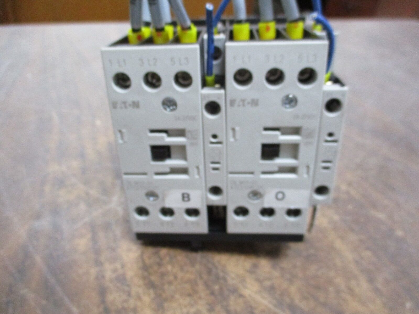 Eaton 2 Speed Contactor DIL M32-01 XTCE032C01 / DIL M17-01 XTCE018C01 600V Used