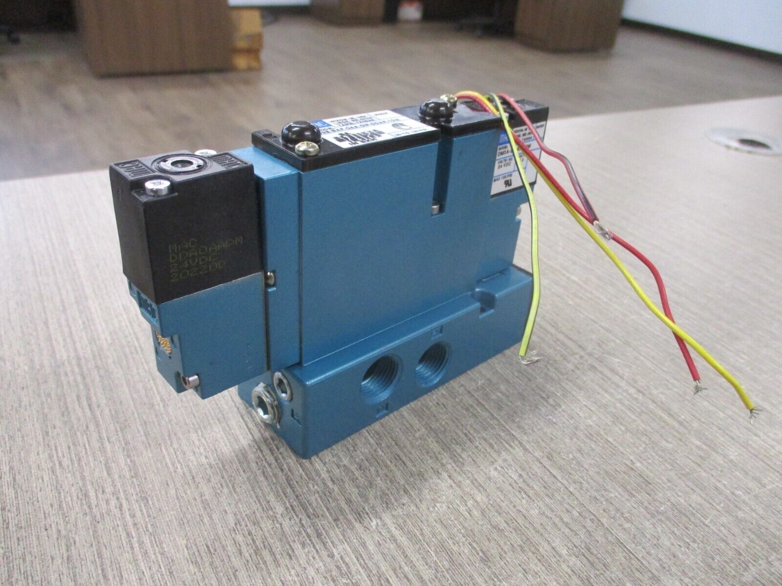 MAC Solenoid Valve 92B-BAF-CAA-DM-DDAP-1DM 20-120PSI Used