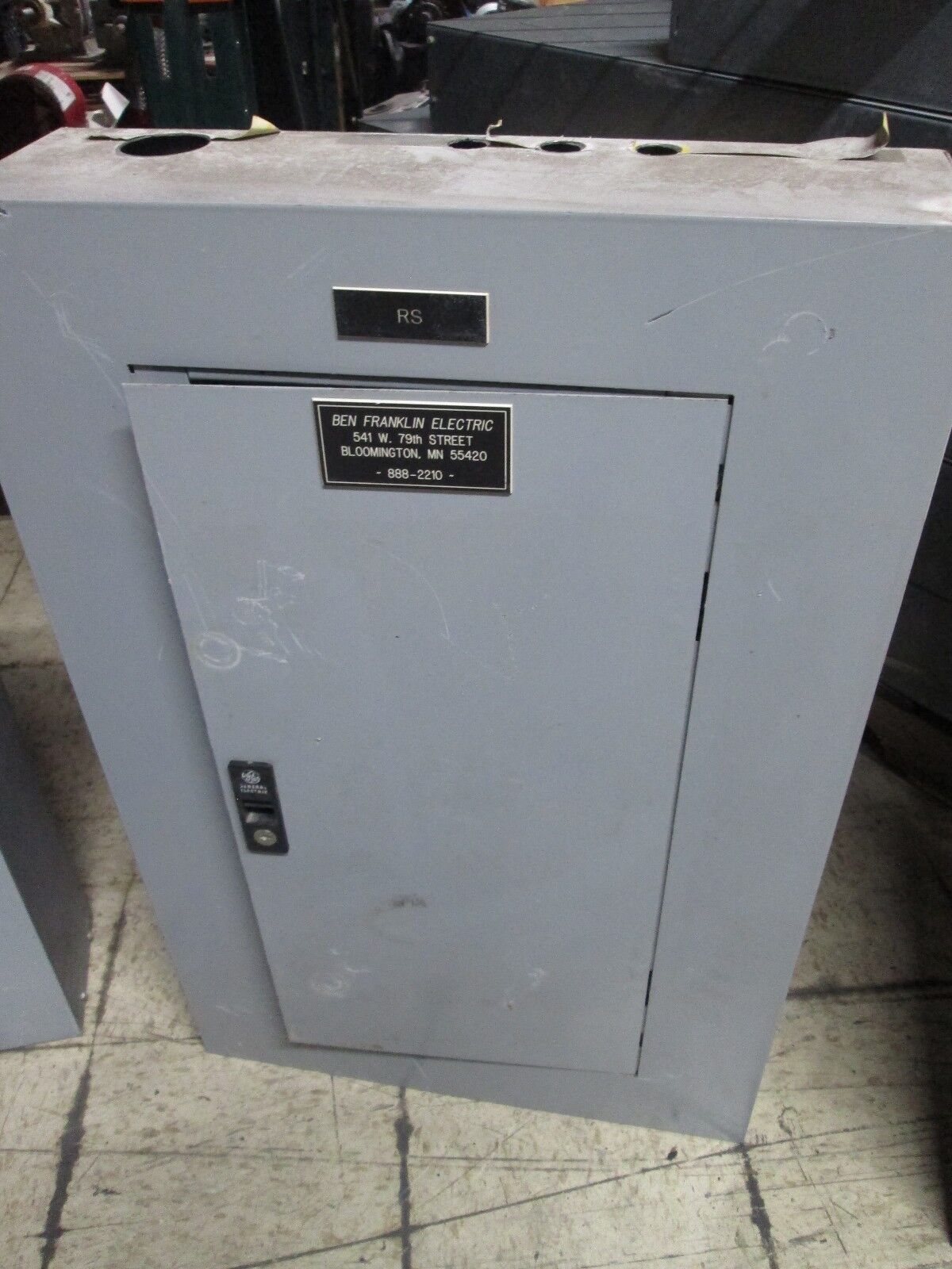 GE Main Circuit Breaker Panel AQF3241ABX AXB4 100A Main Breaker 125A 208Y/120V