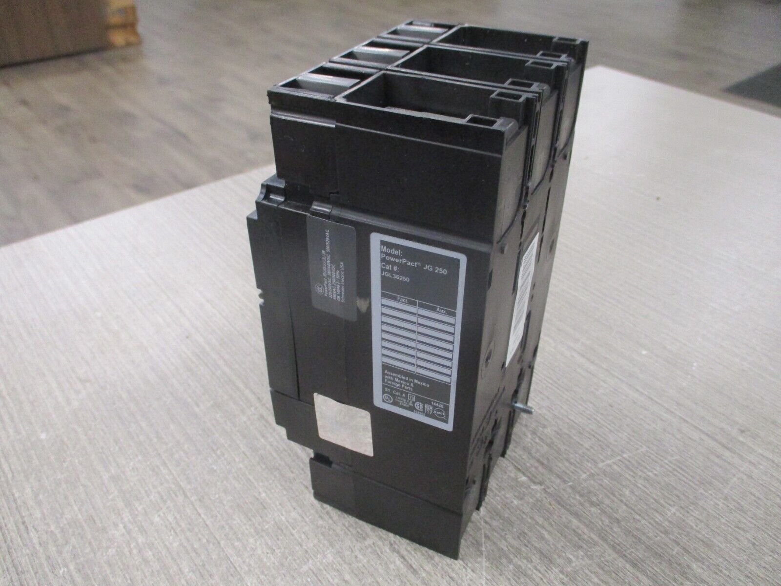 Square D PowerPact JG250 Circuit Breaker JGL36250 250A 600V 3P Used