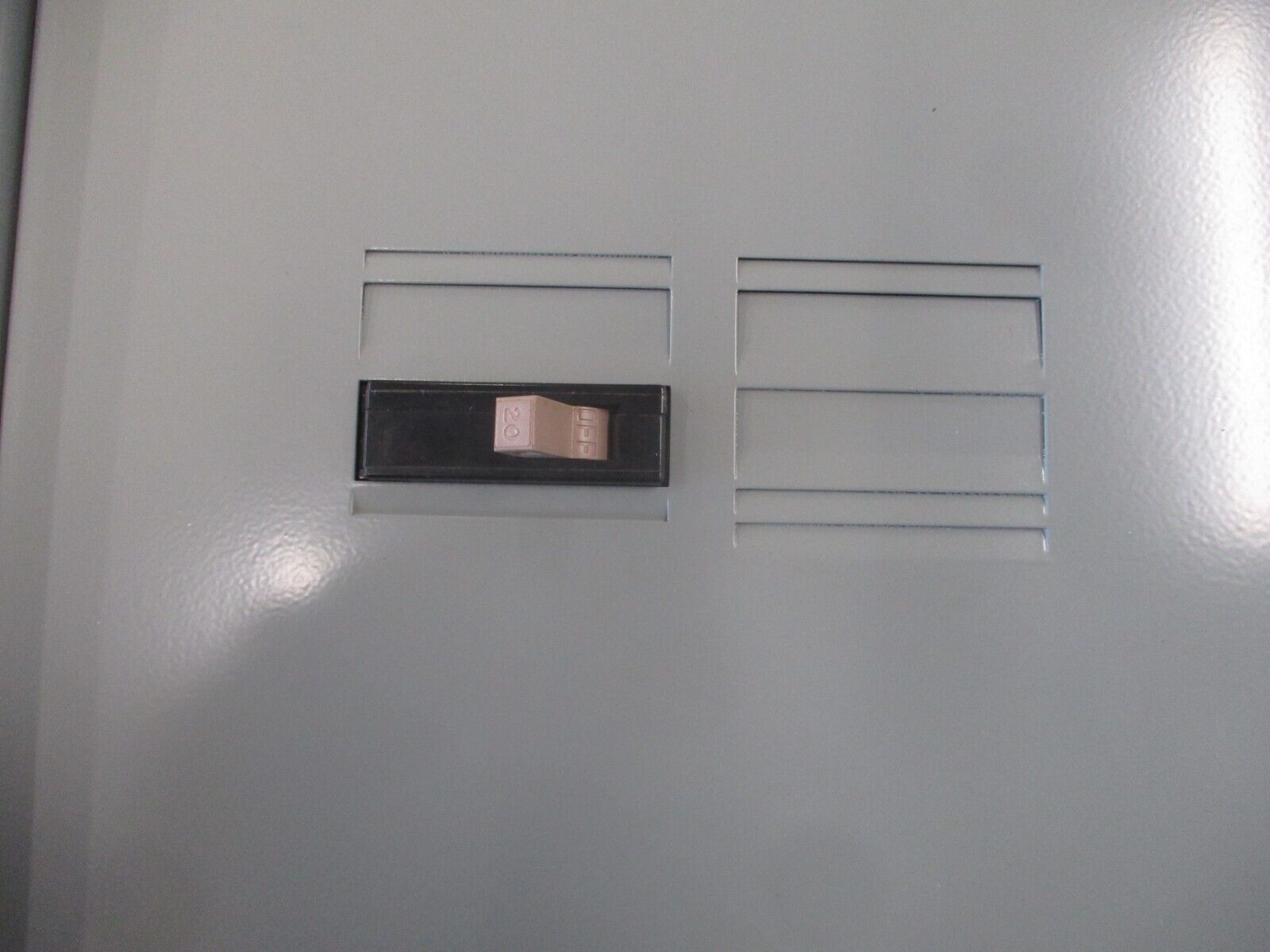 Cutler-Hammer 3R Main Lug Load Center CH4L125RP 125A 120/240V 1P 3W 4-Slot