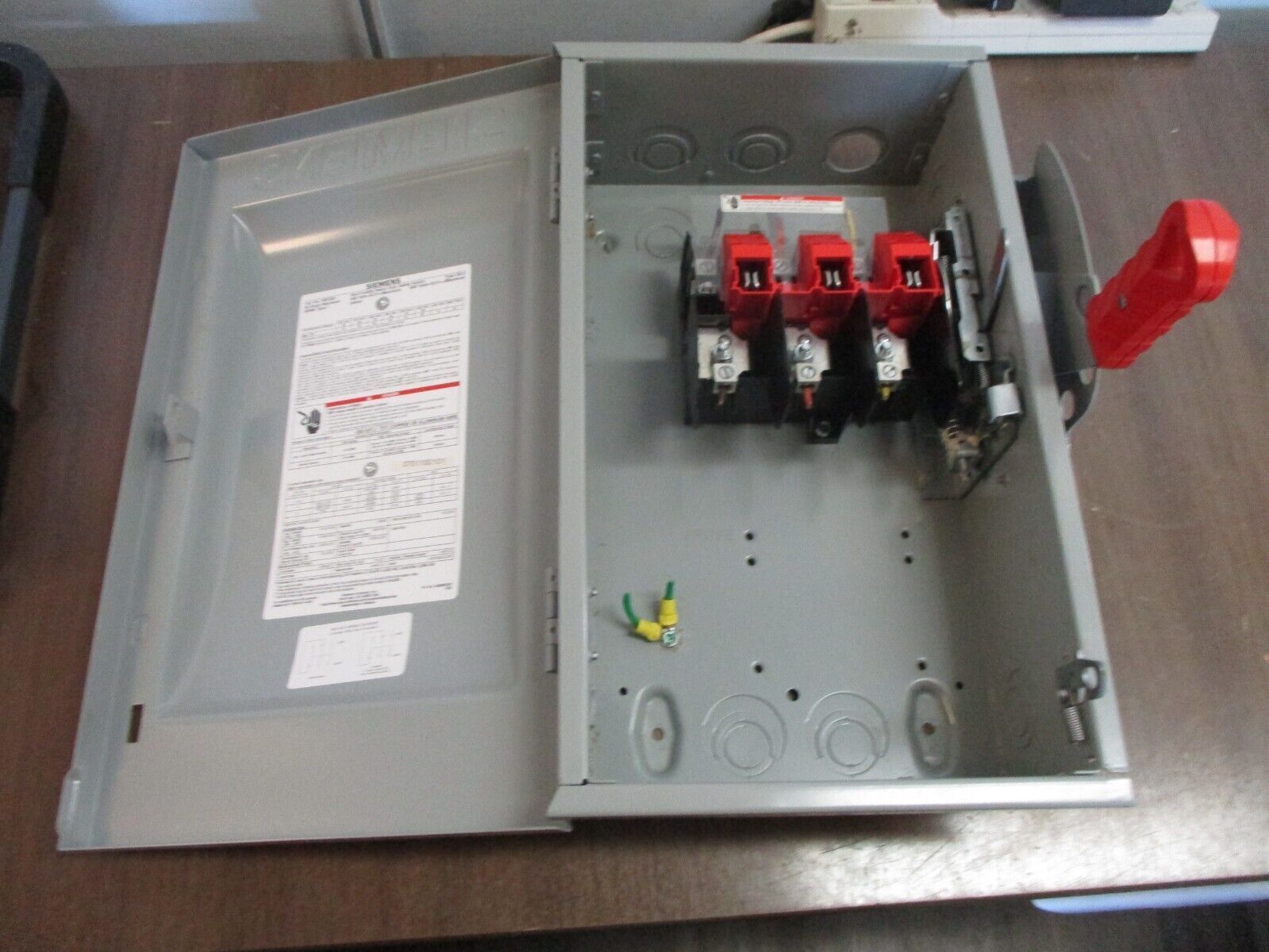 Siemens Safety Non-Fusible Switch / Disconnect HNF362 60A 600V Used