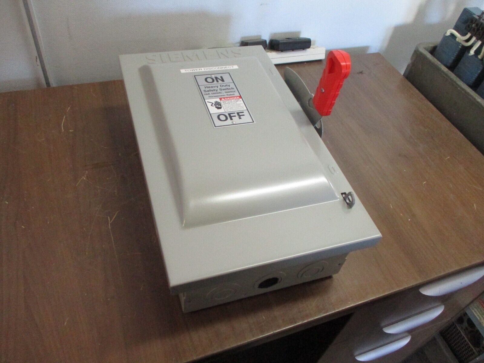 Siemens Safety Non-Fusible Switch / Disconnect HNF362 60A 600V Used