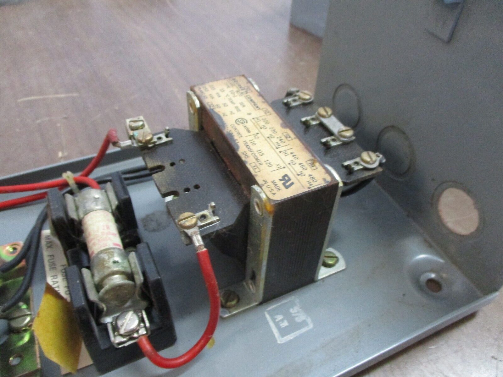Square D Enclosed Size 0 Starter 8536 SBG 2 120V Coil 600V Used