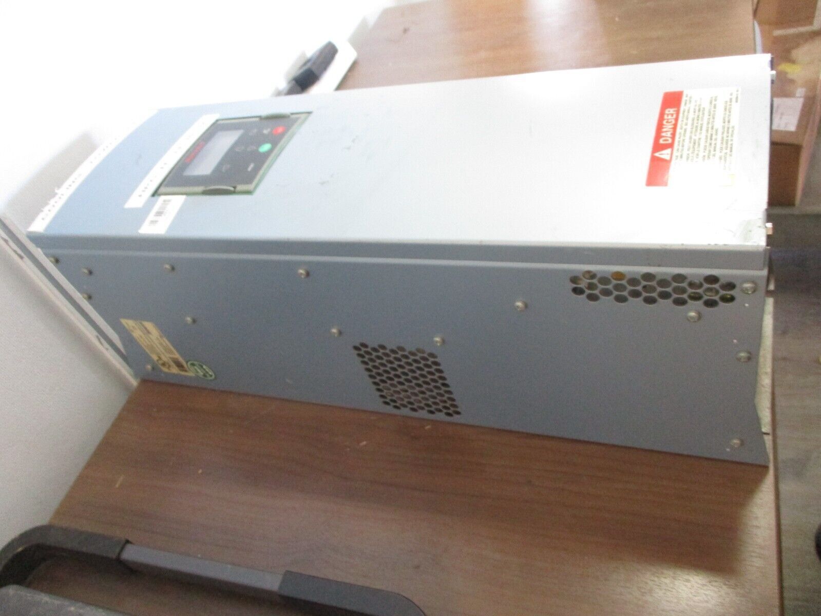 Honeywell AC Drive CXS 0200HP V35G2I1 20HP 3Ph w/ Keypad *Broken Fan* Used