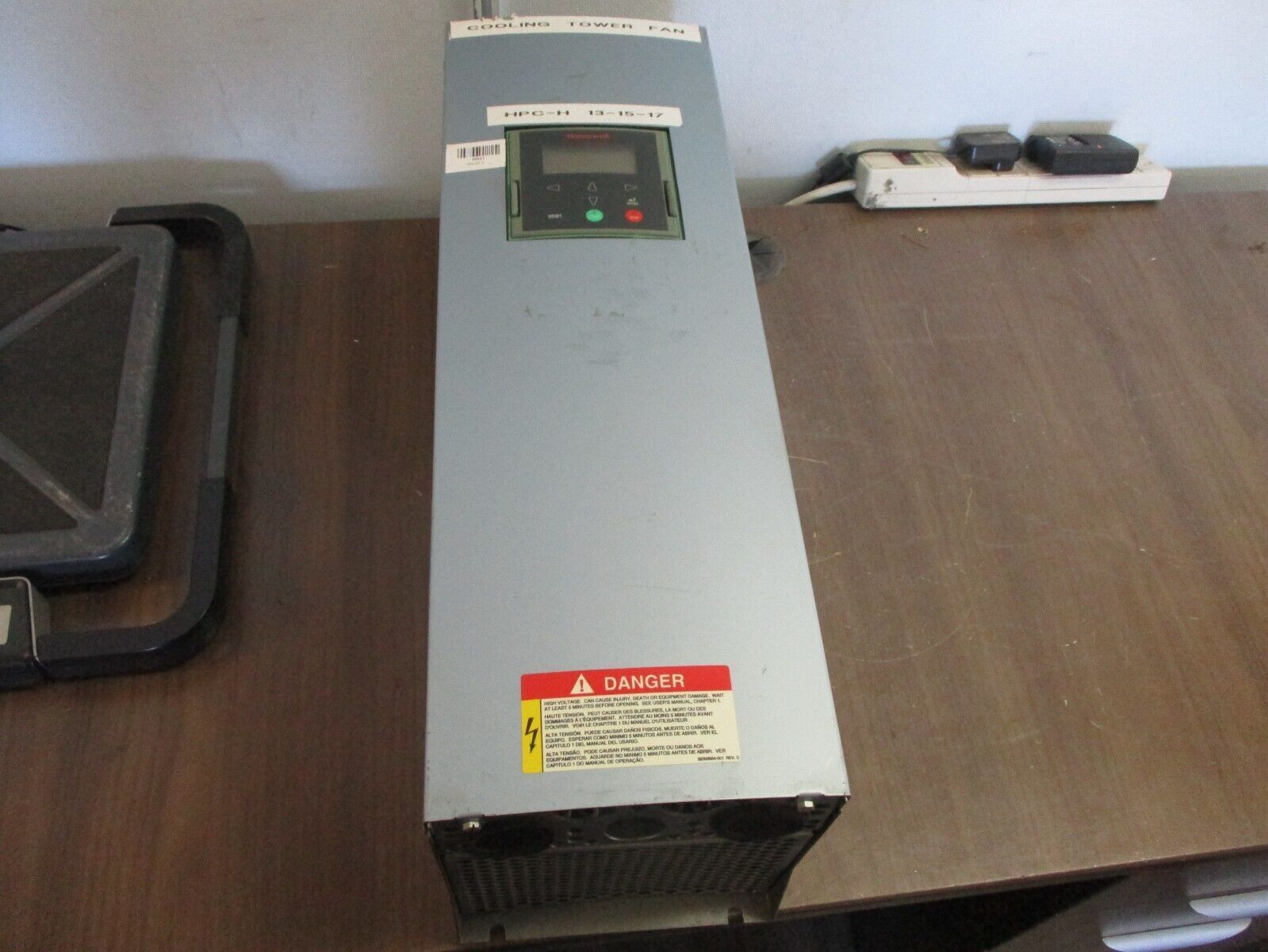 Honeywell AC Drive CXS 0200HP V35G2I1 20HP 3Ph w/ Keypad *Broken Fan* Used