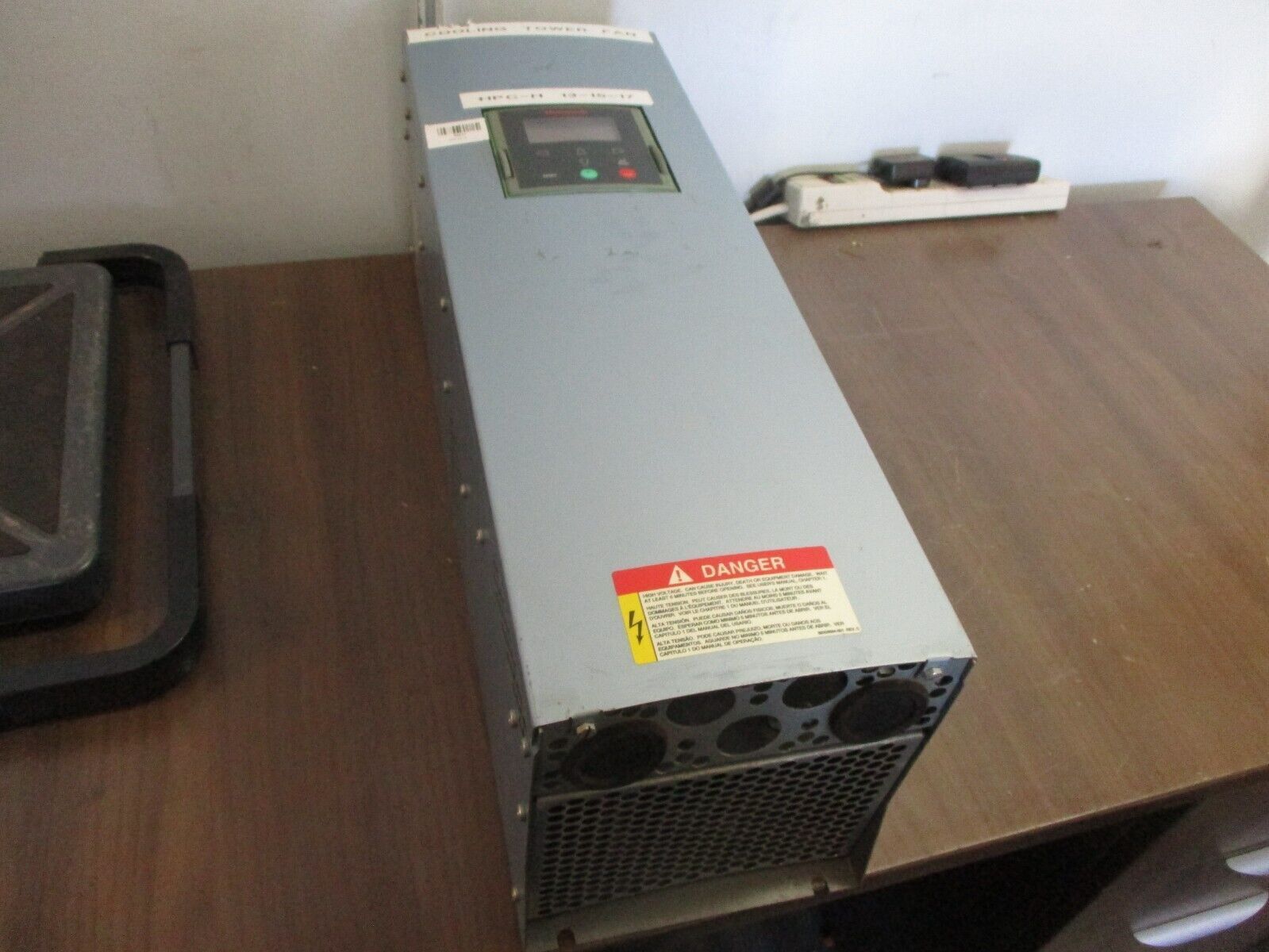 Honeywell AC Drive CXS 0200HP V35G2I1 20HP 3Ph w/ Keypad *Broken Fan* Used