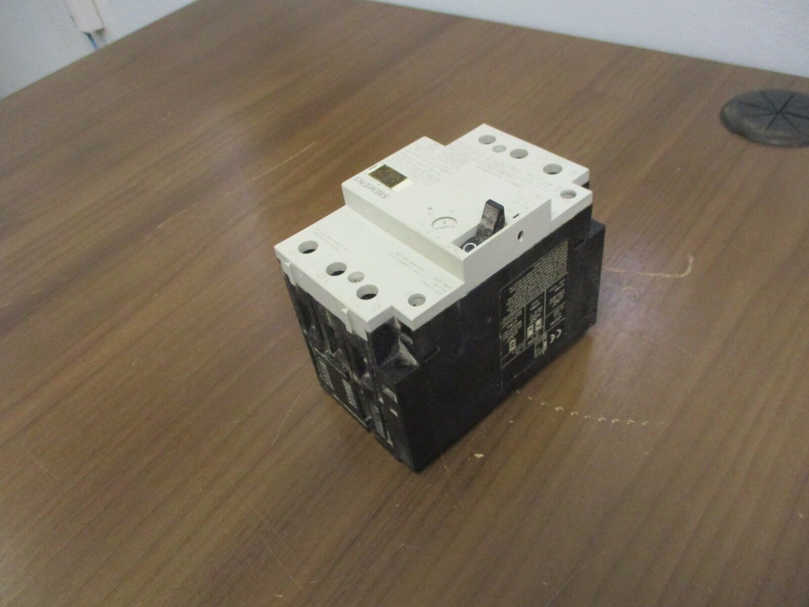Siemens Manual Starter 3VU1600-1MP00 Trip: 22-32A Used
