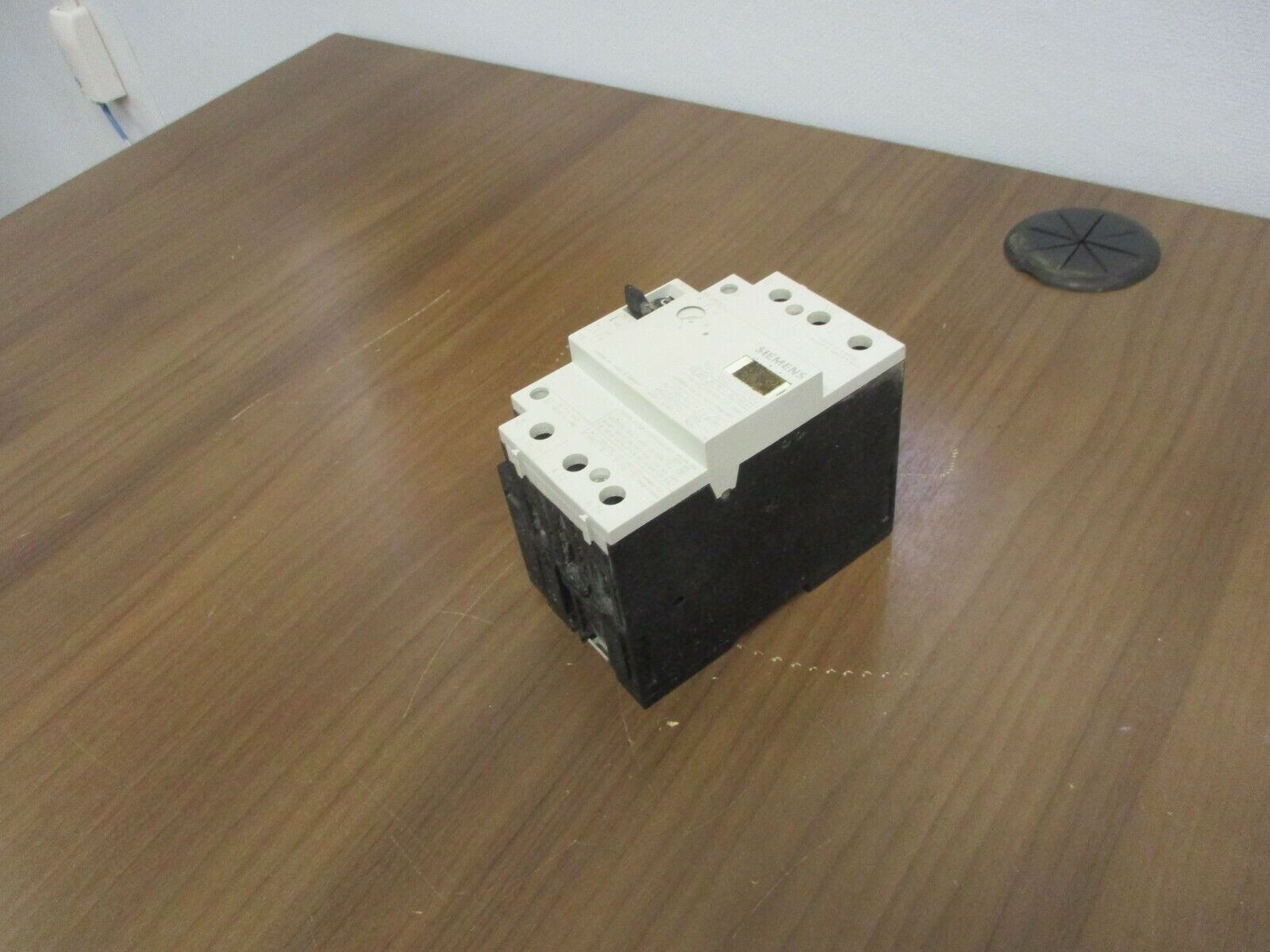 Siemens Manual Starter 3VU1600-1MP00 Trip: 22-32A Used