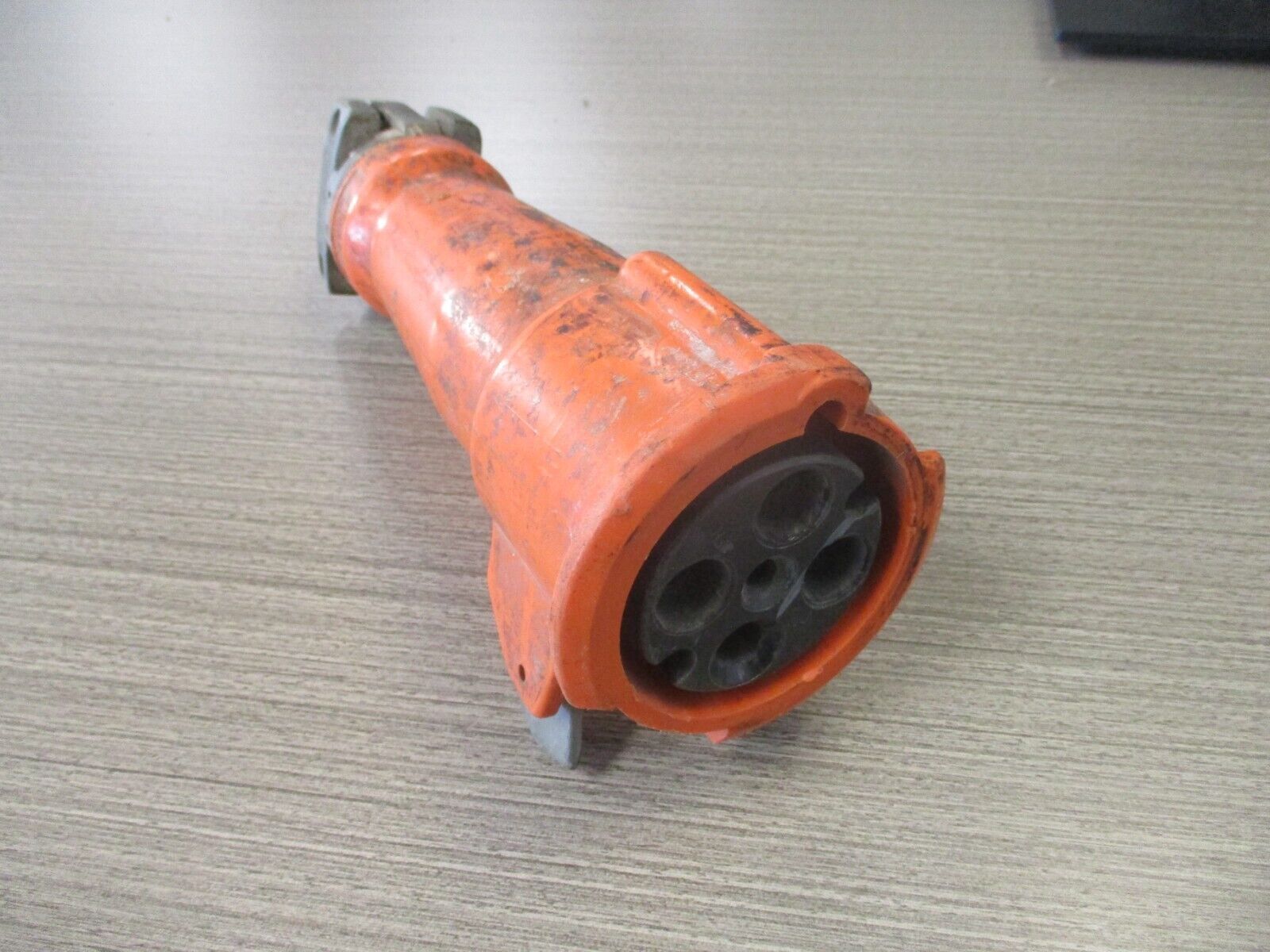 Hubbell Connector 460C12W wire end *No Cover* Used