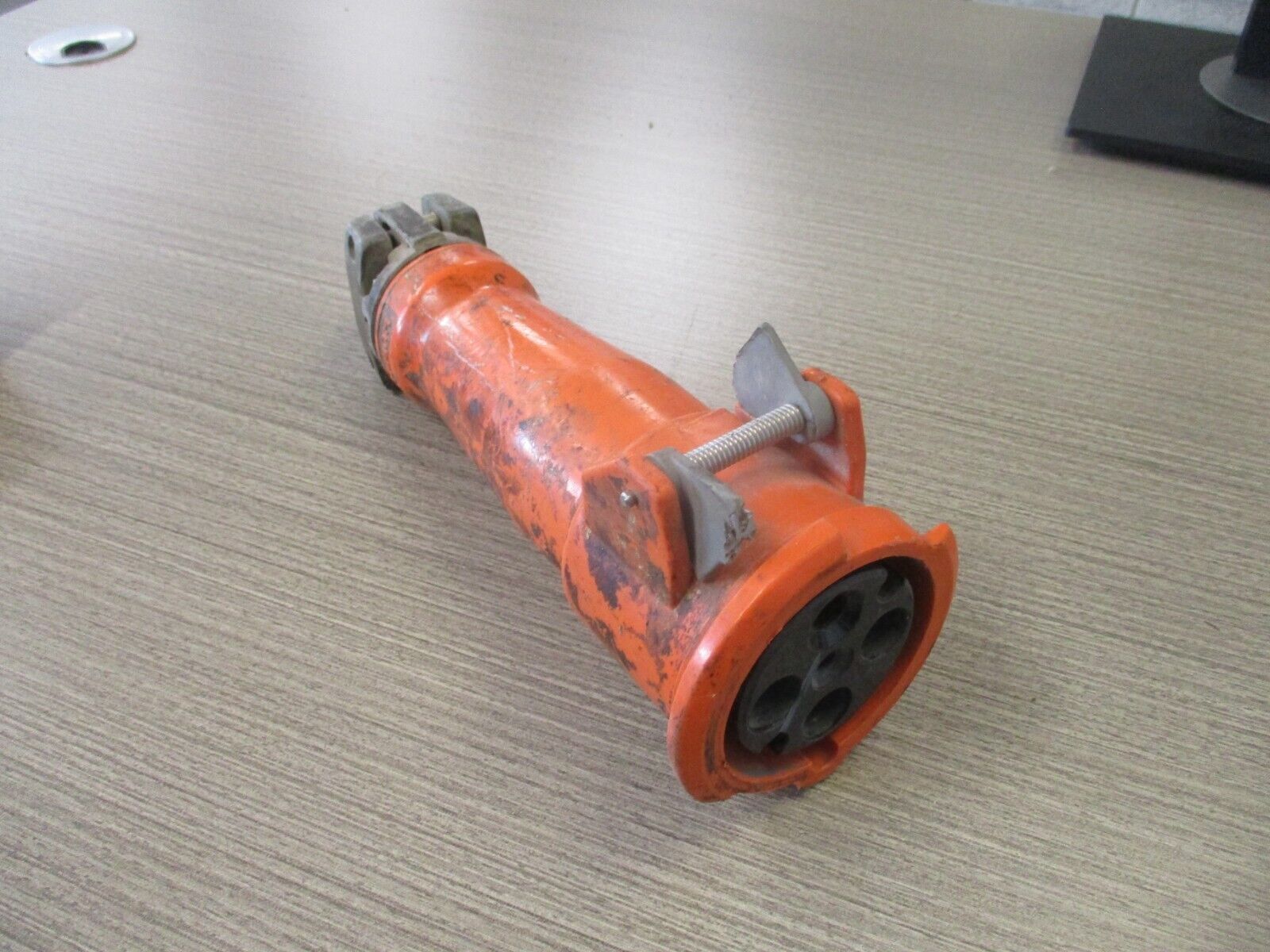 Hubbell Connector 460C12W wire end *No Cover* Used