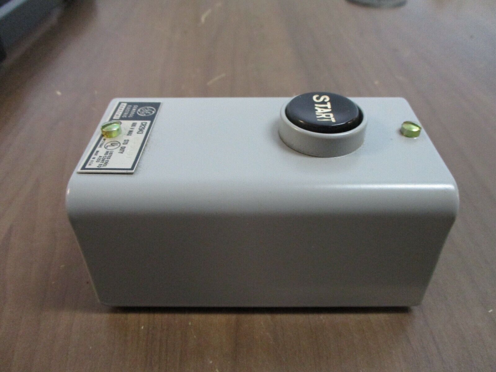 GE Push Button Station CR2943NA101E Start 600V Nema 1 New Surplus