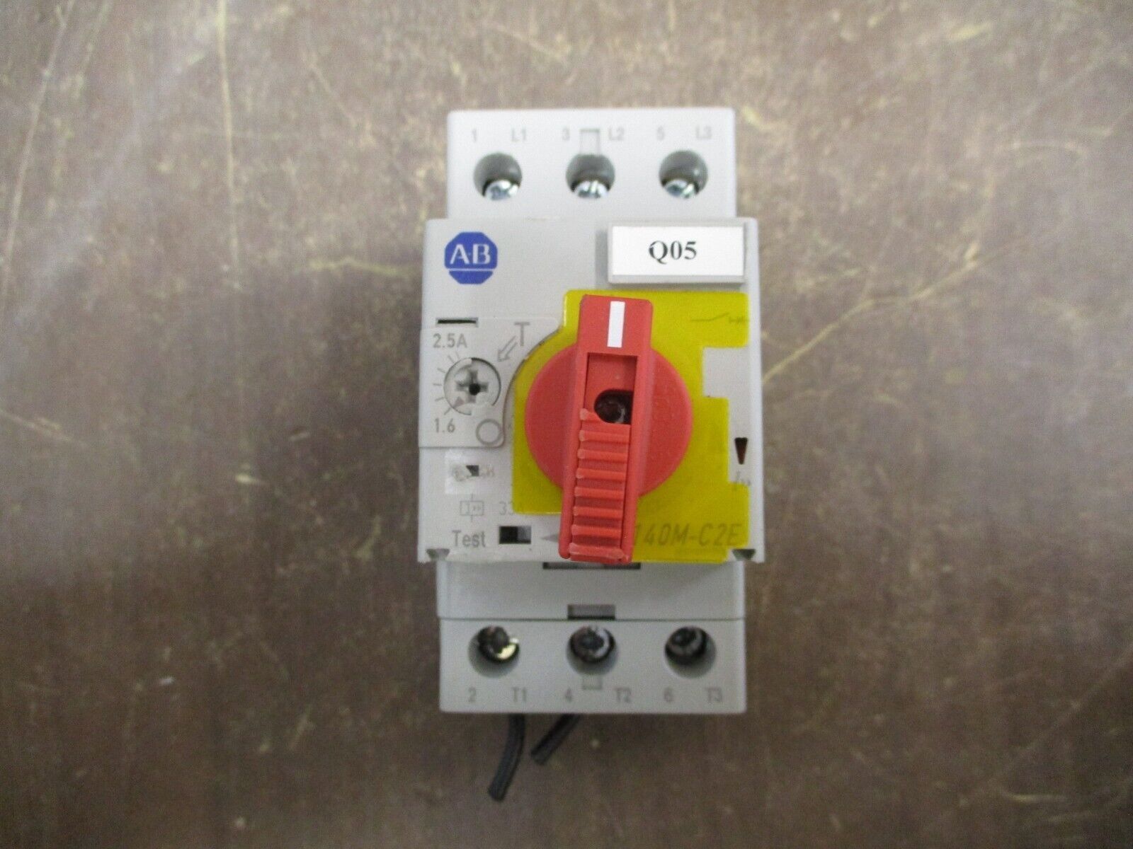 Allen-Bradley Manual Starter 140M-C2E-B25 Range: 1.6-2.5A *Broken Top* Used