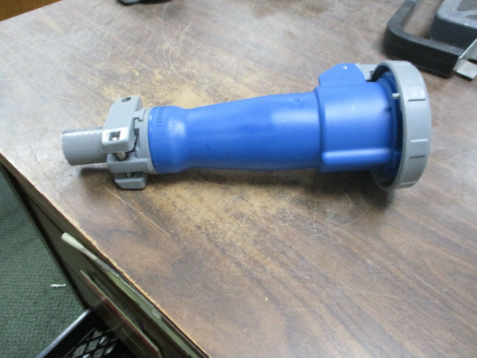 Hubbell Connector 363C6W 63A 220V 2P+Ground Used