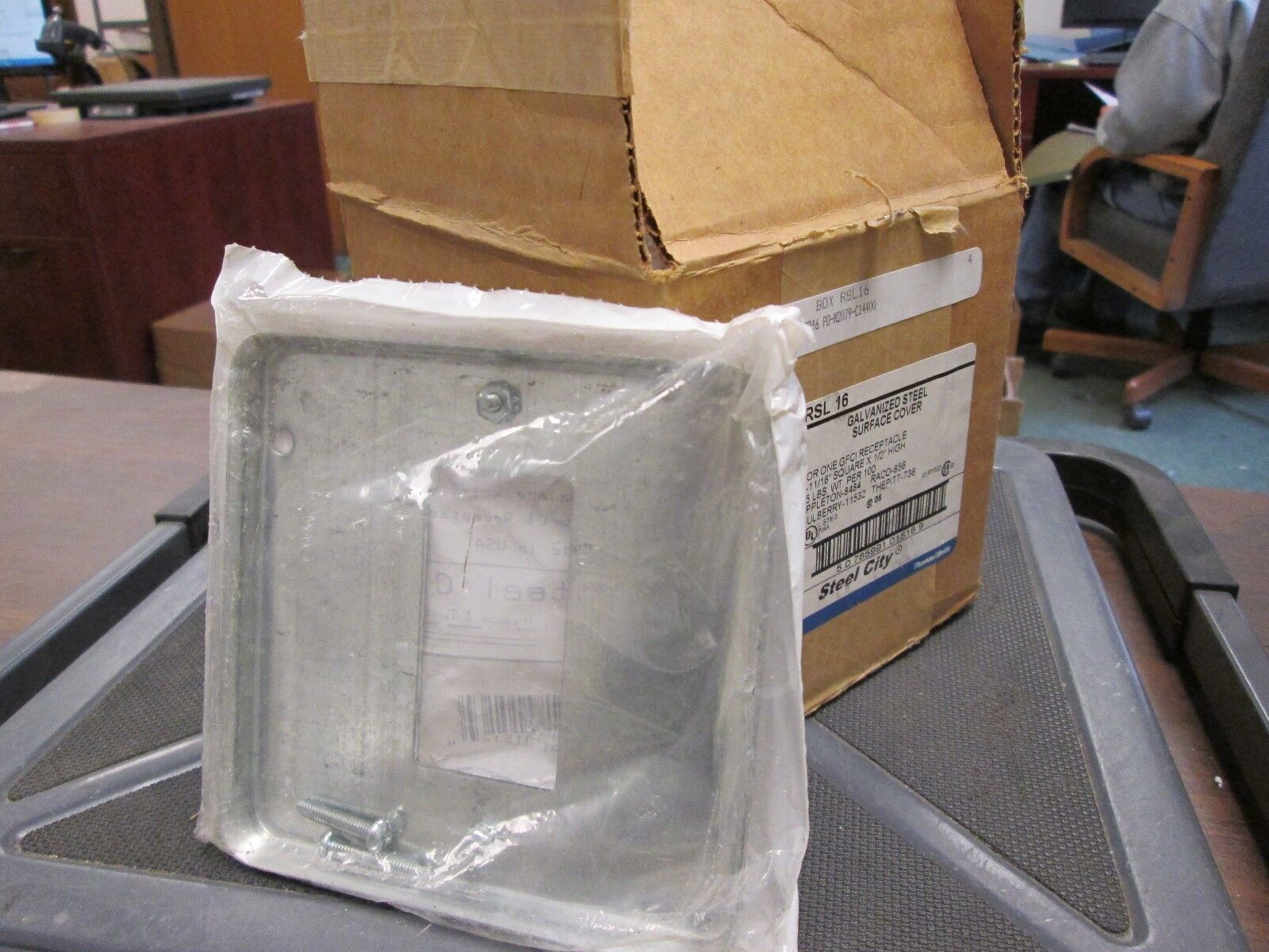 Thomas & Betts GFCI Receptacle Cover for Outlet Box RSL16 Size 4-11/16"