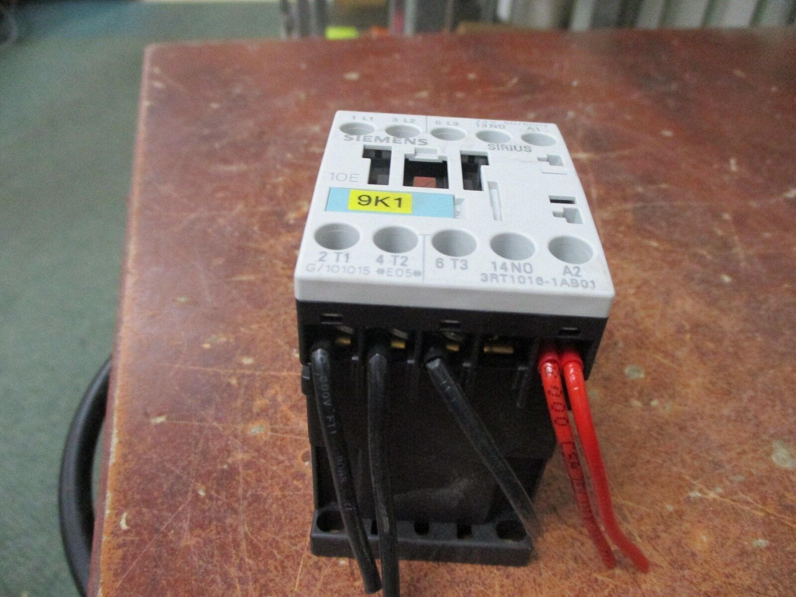 Siemens Sirius Contactor 3RT1016-1AB01 24V Coil 20A 600V Used