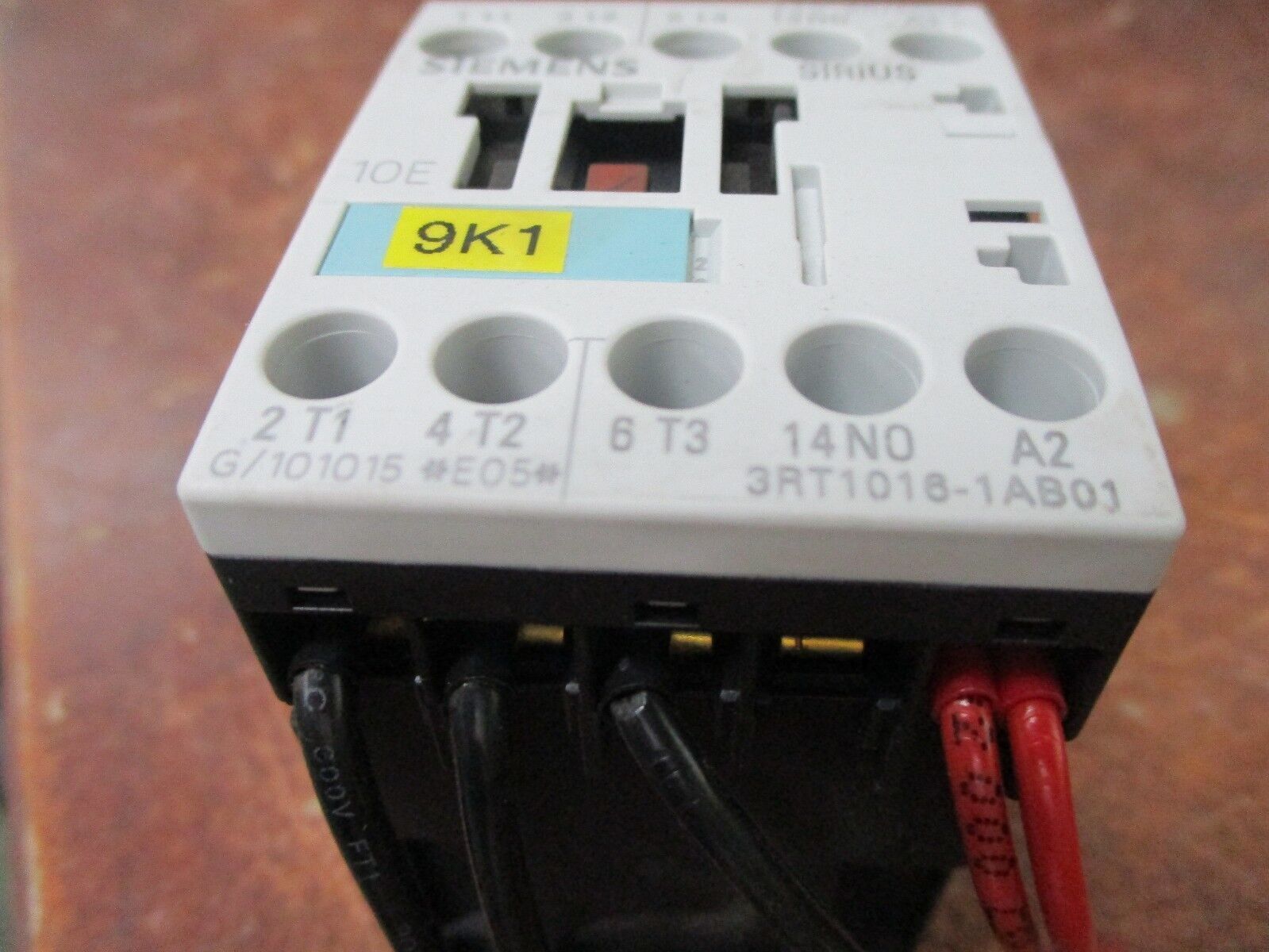 Siemens Sirius Contactor 3RT1016-1AB01 24V Coil 20A 600V Used