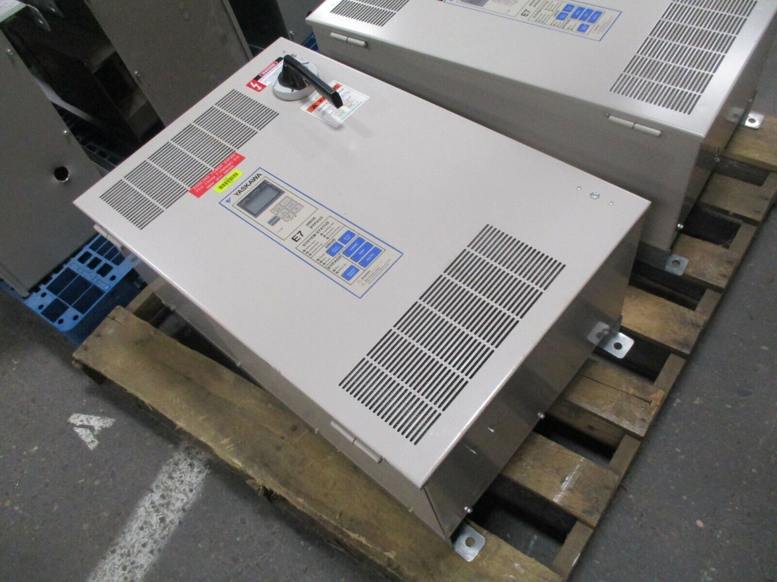 Yaskawa E7 AC Drive w/ Bypass E7LVB040CGXY 30HP 3Ph Used