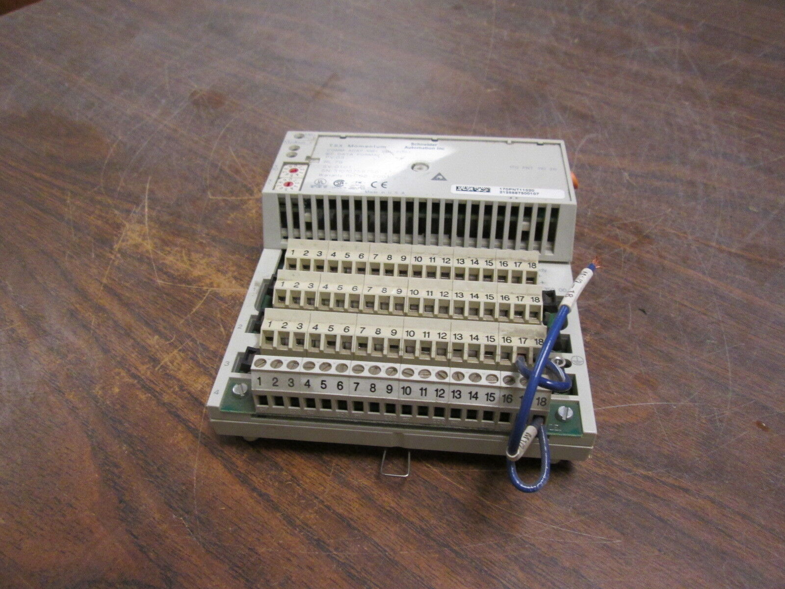 Schneider TSX Momentum Comm Module w/ Base 170PNT11020 PV:03 RL:79 SV:01.01 Used