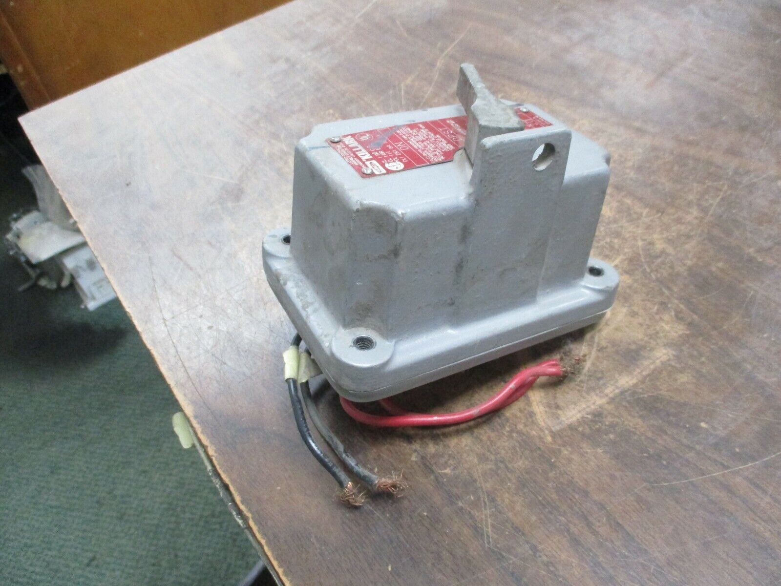 Killark Explosion Proof Tumbler Switch FXS-2C 20A 120/277V 1Ph Used