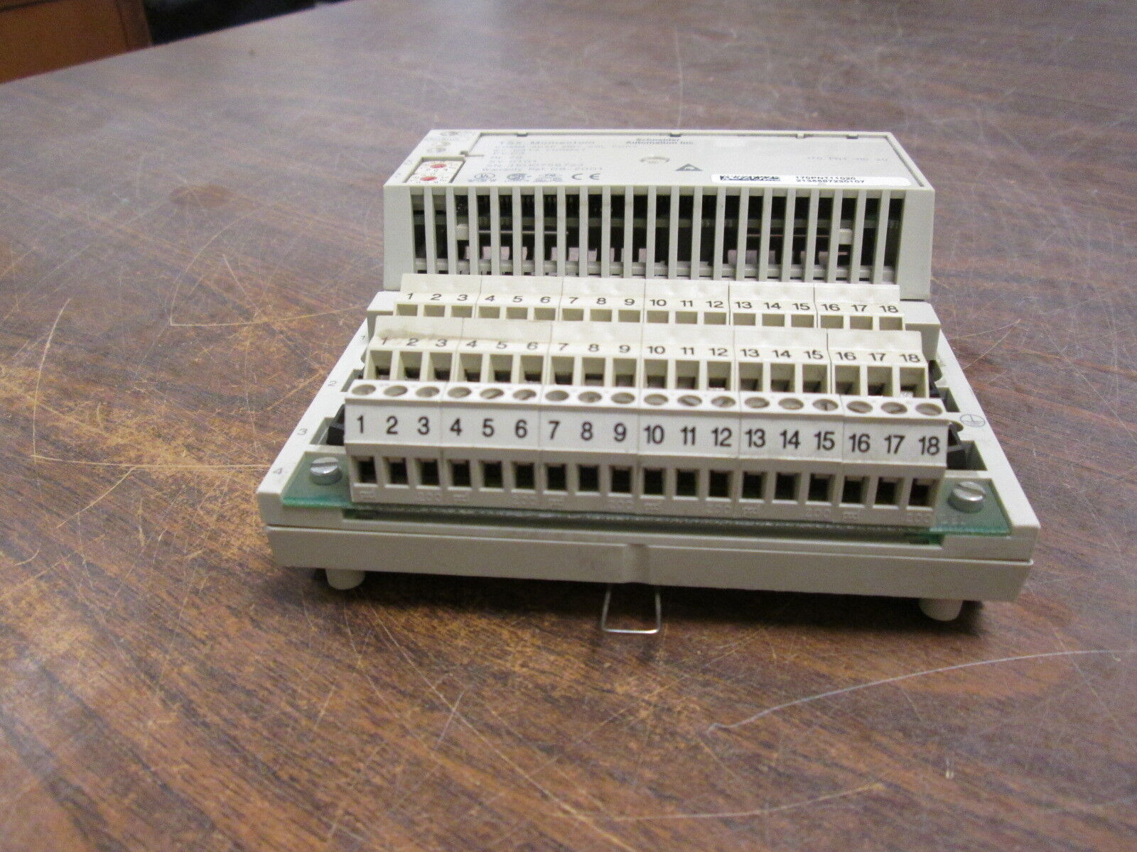 Schneider TSX Momentum Comm Module W/ Base 170PNT11020 PV:03 RL:79 SV:01.01 Used