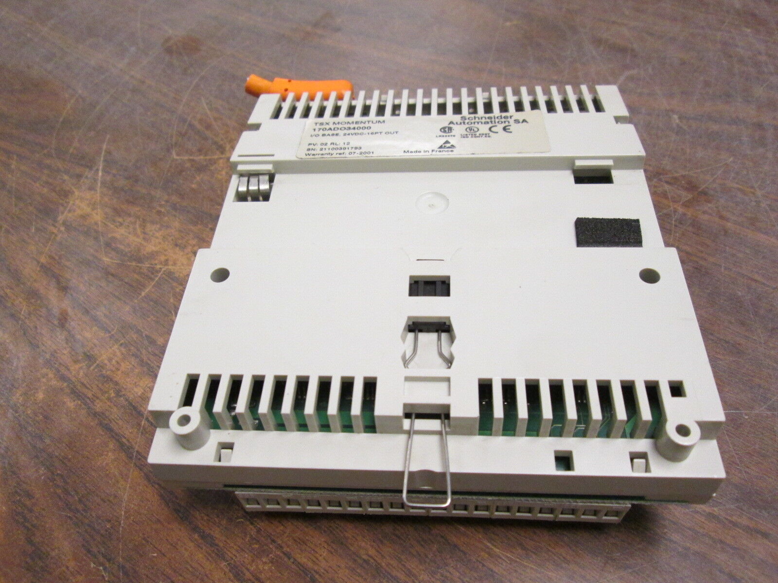 Schneider TSX Momentum Comm Module W/ Base 170PNT11020 PV:03 RL:79 SV:01.01 Used