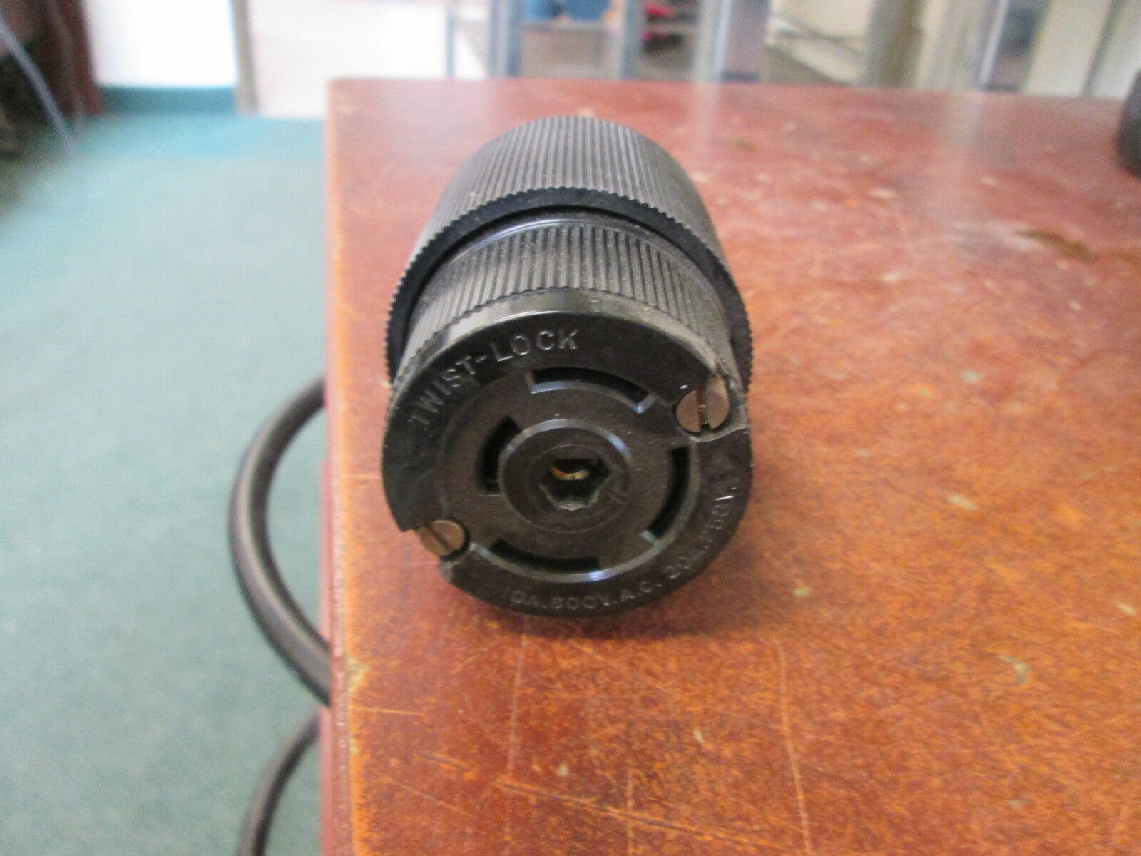 Hubbell Twits-Lock Receptacle 10A@600V 20A@250V New Surplus