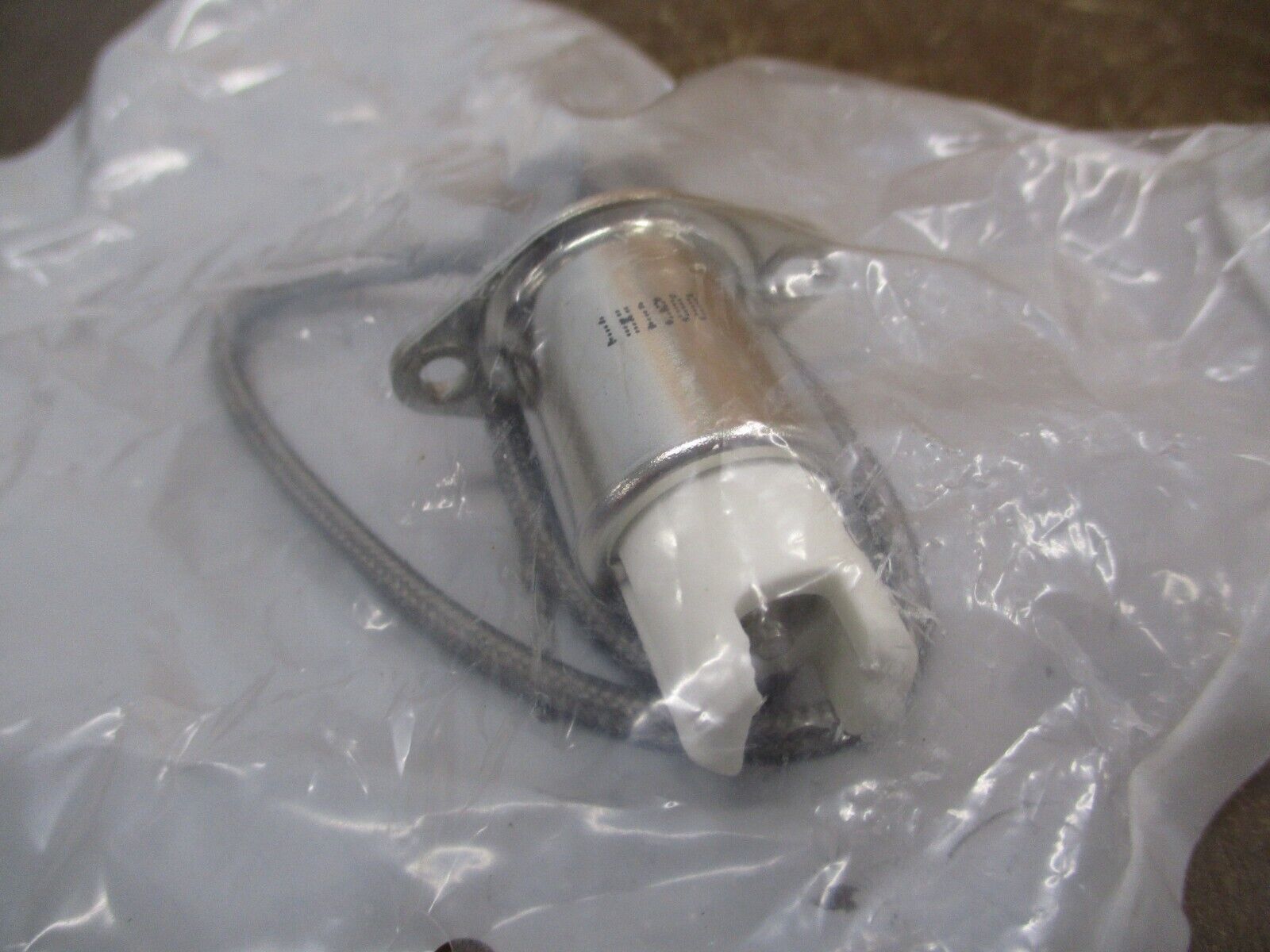 Leviton Quartzline Lampholder 555 3000W 600VAC White New Surplus
