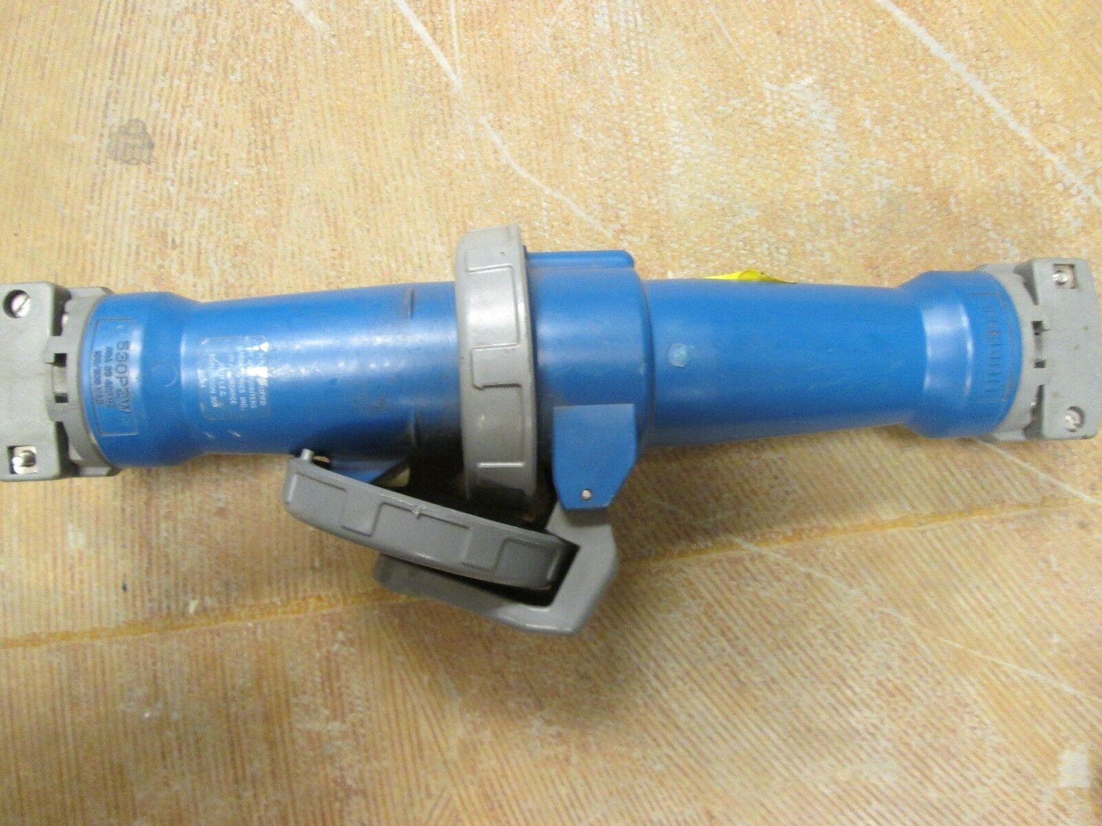 Hubbell Plug and Connector Set 530C2W / 530P2W 30A 120/208VAC 5W 3P Used