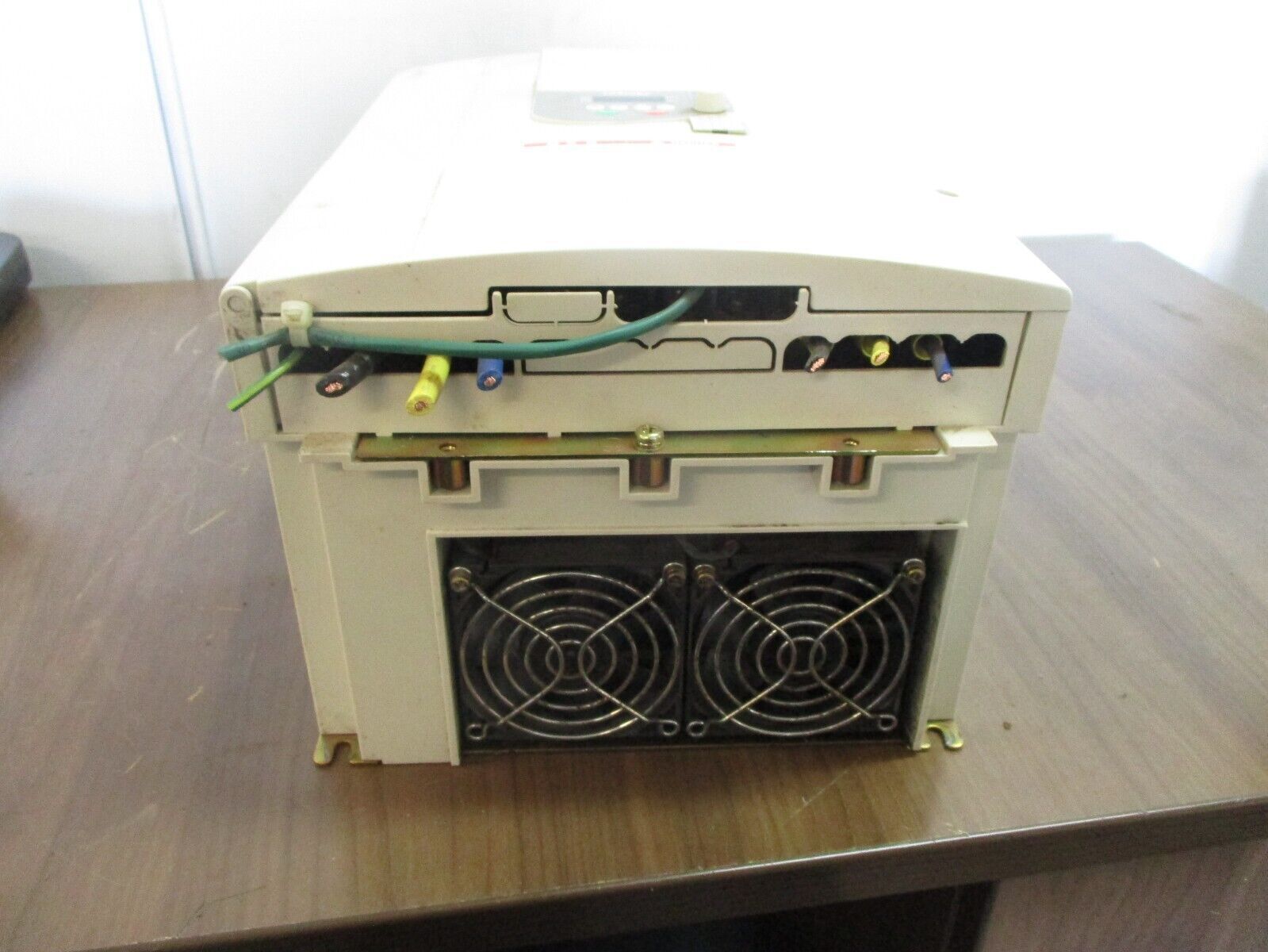Toshiba AC Drive VFS9-4110PL-WN(1) 15HP 3Ph Input: 380/500V 50/60Hz 39.3/35.9A