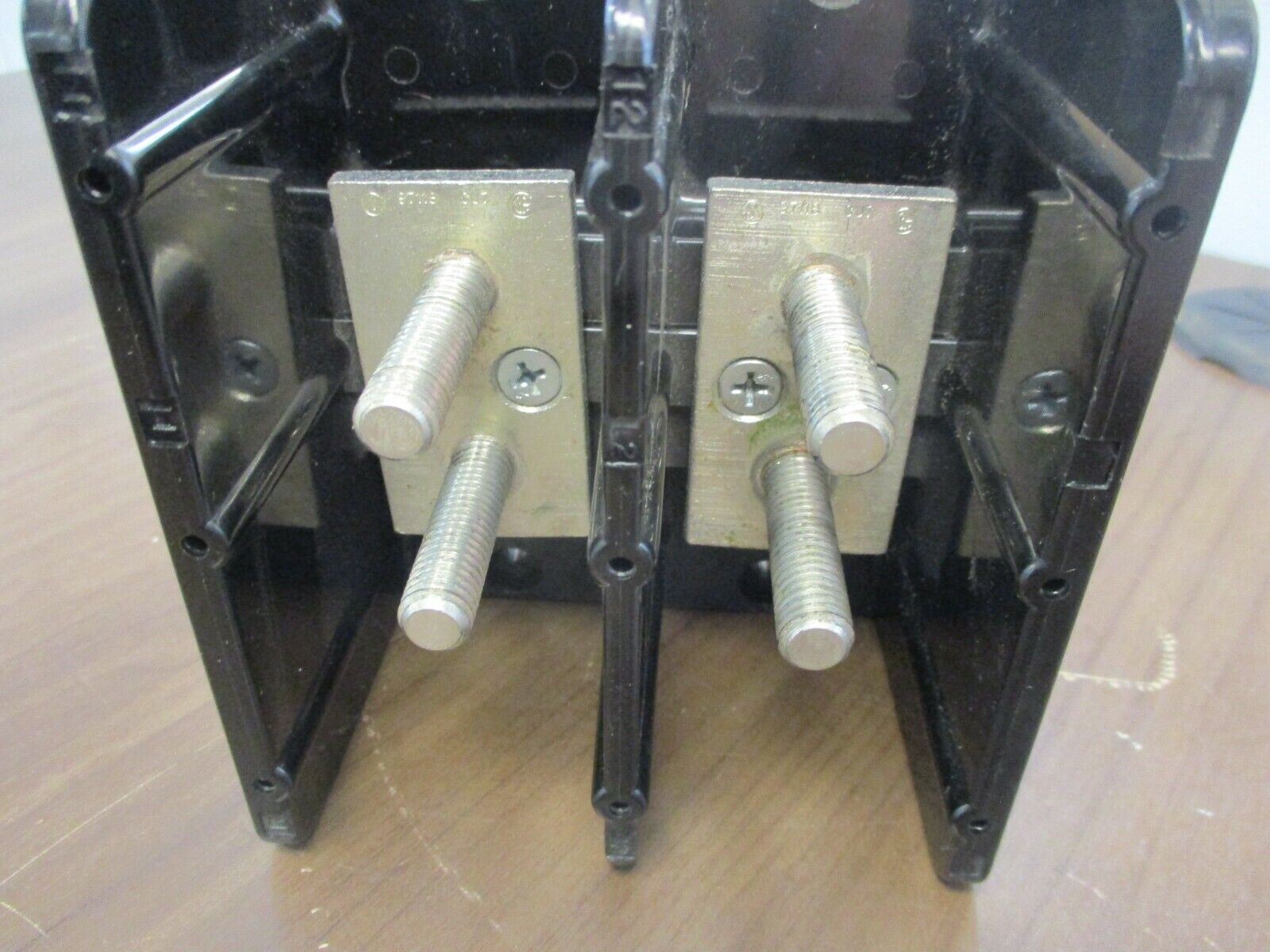 Marathon Terminal Block 1442553 230A 600V 2P 3/8-16 STUD Used