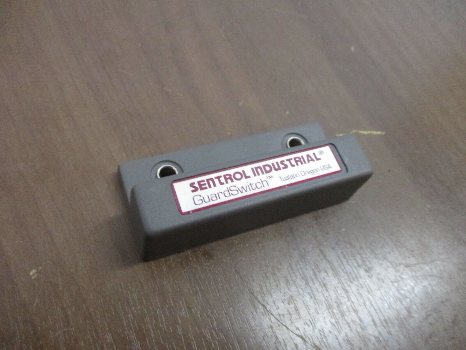 Sentrol Industrial Guardswitch Non-Contact Safety Interlock, Used