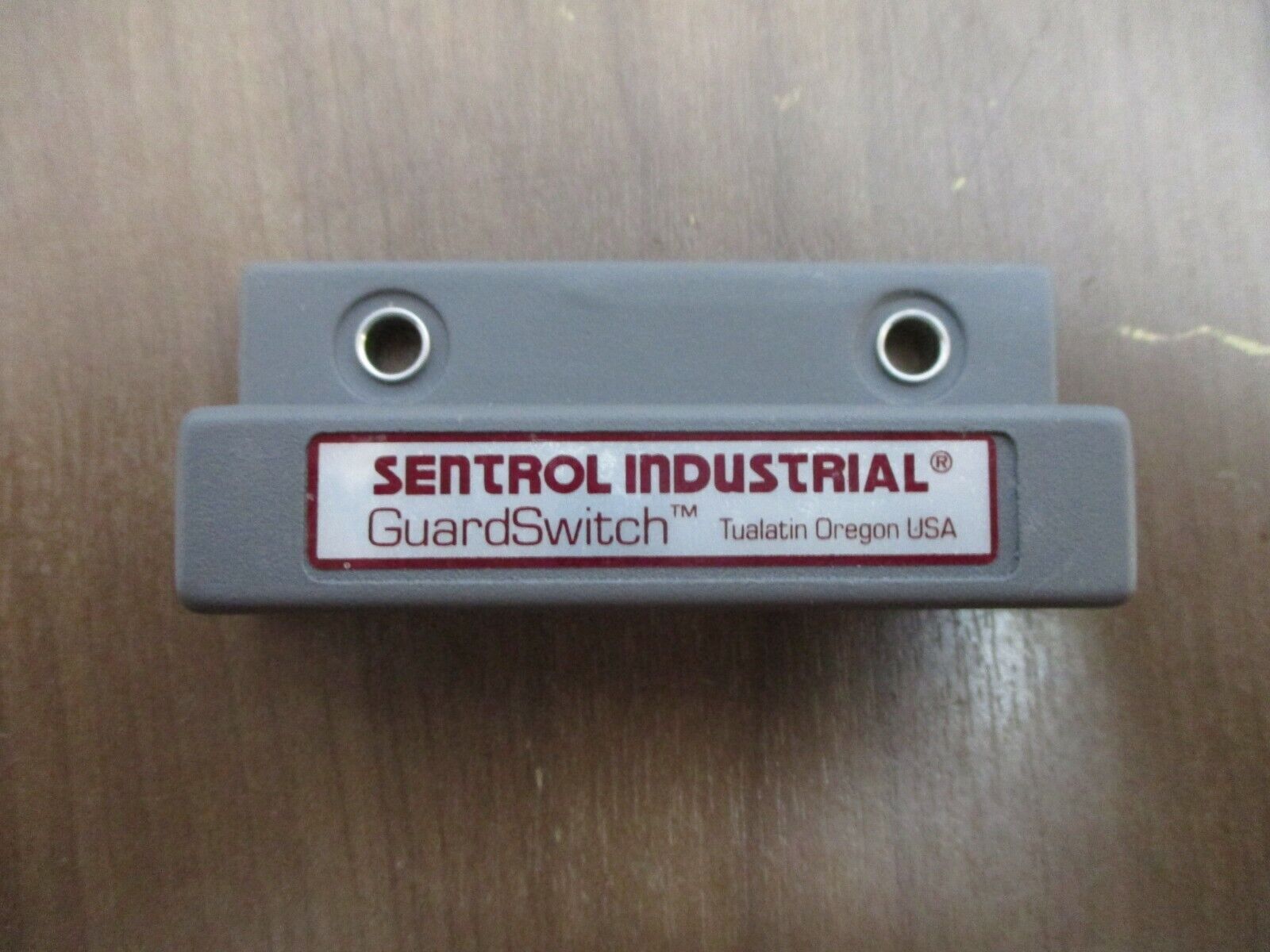 Sentrol Industrial Guardswitch Non-Contact Safety Interlock, Used
