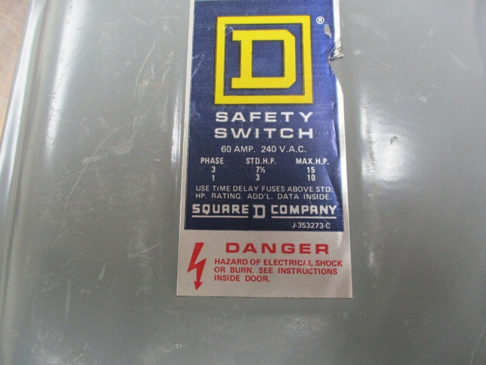 Square D Fusible Safety Switch D-222-N 60A 240V Used