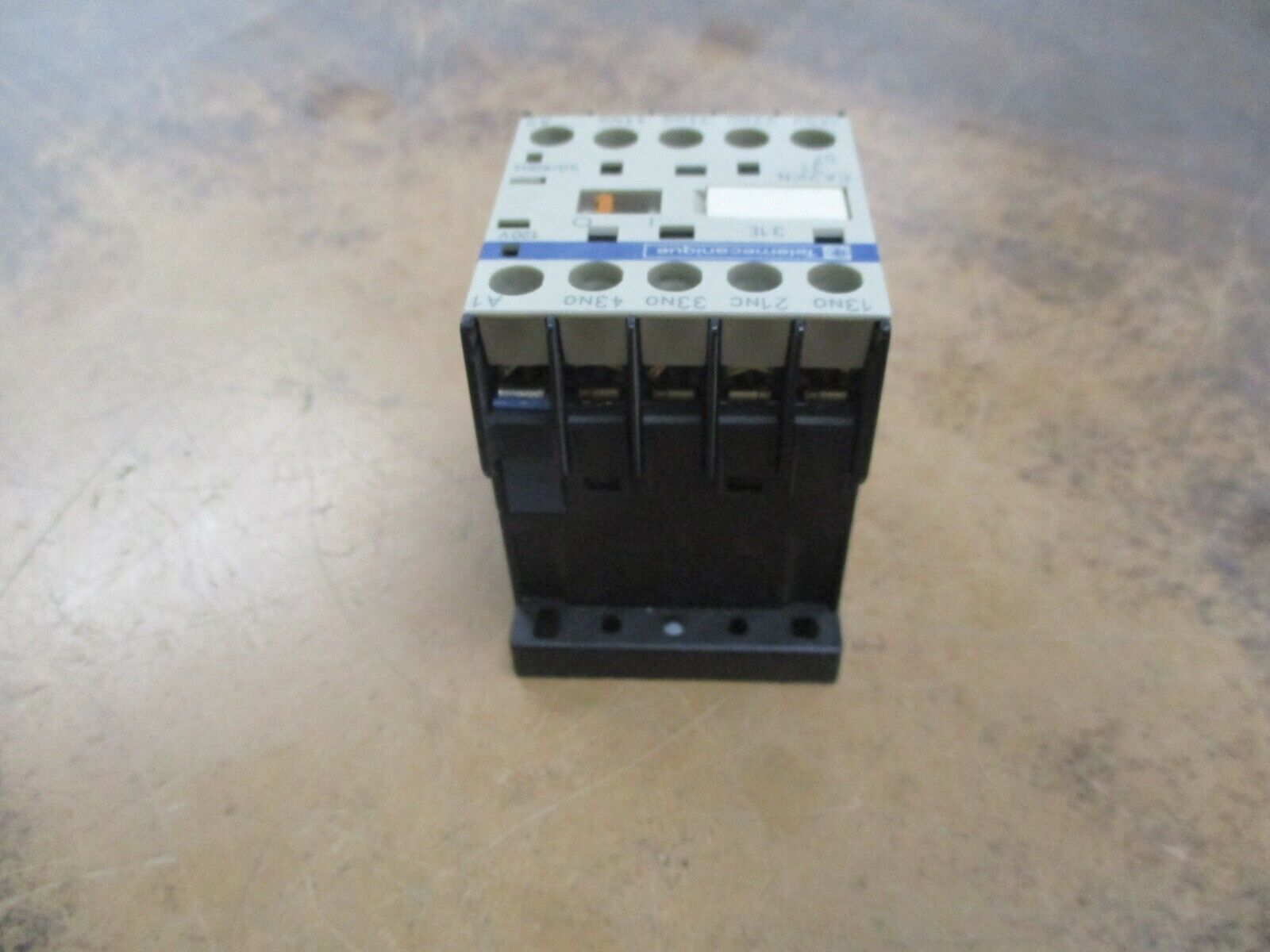 Telemecanique Contactor CA2KN 31 G7 120V Coil Used