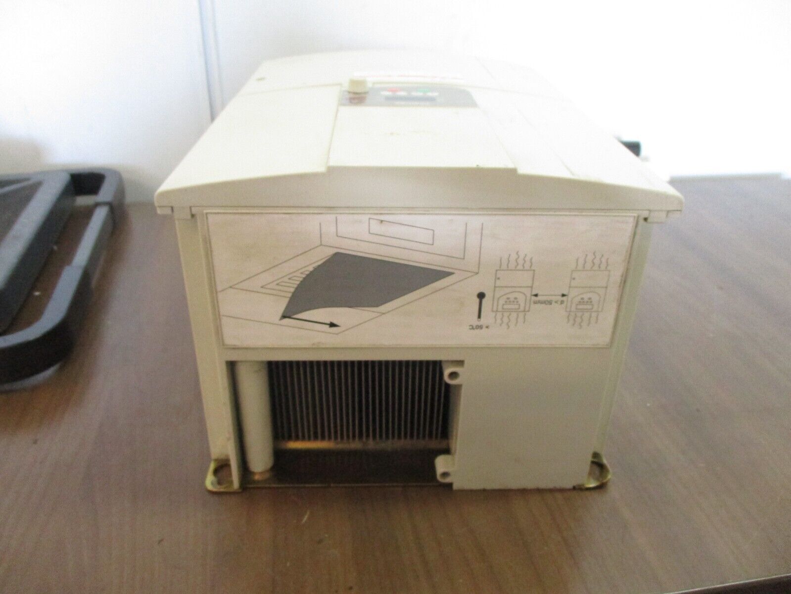 Toshiba AC Drive VFS9-4110PL-WN 15HP 3Ph Input: 380/500V 50/60Hz 39.3/35.9A Used