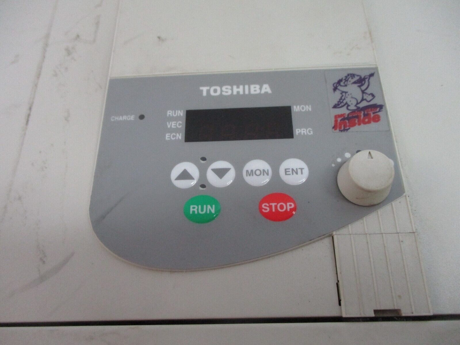 Toshiba AC Drive VFS9-4110PL-WN 15HP 3Ph Input: 380/500V 50/60Hz 39.3/35.9A Used